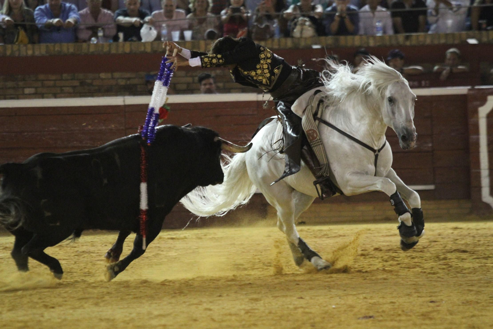 Festejo de Rejones en el coso de La Merced por Colombinas.