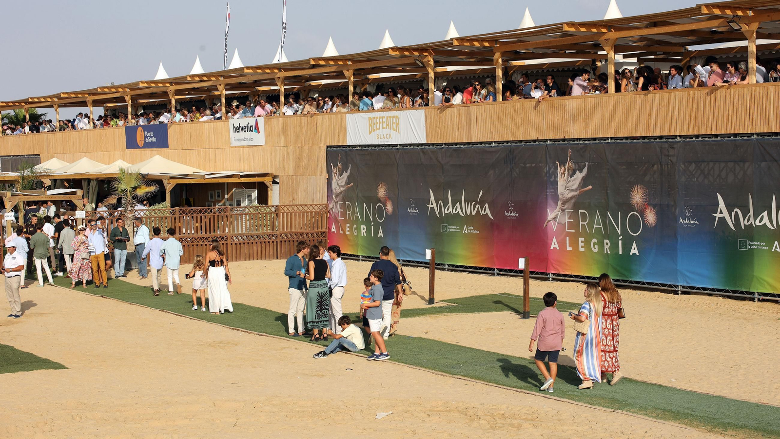 Imágenes del primer día del 2º ciclo de las Carreras de Caballos de Sanlucar