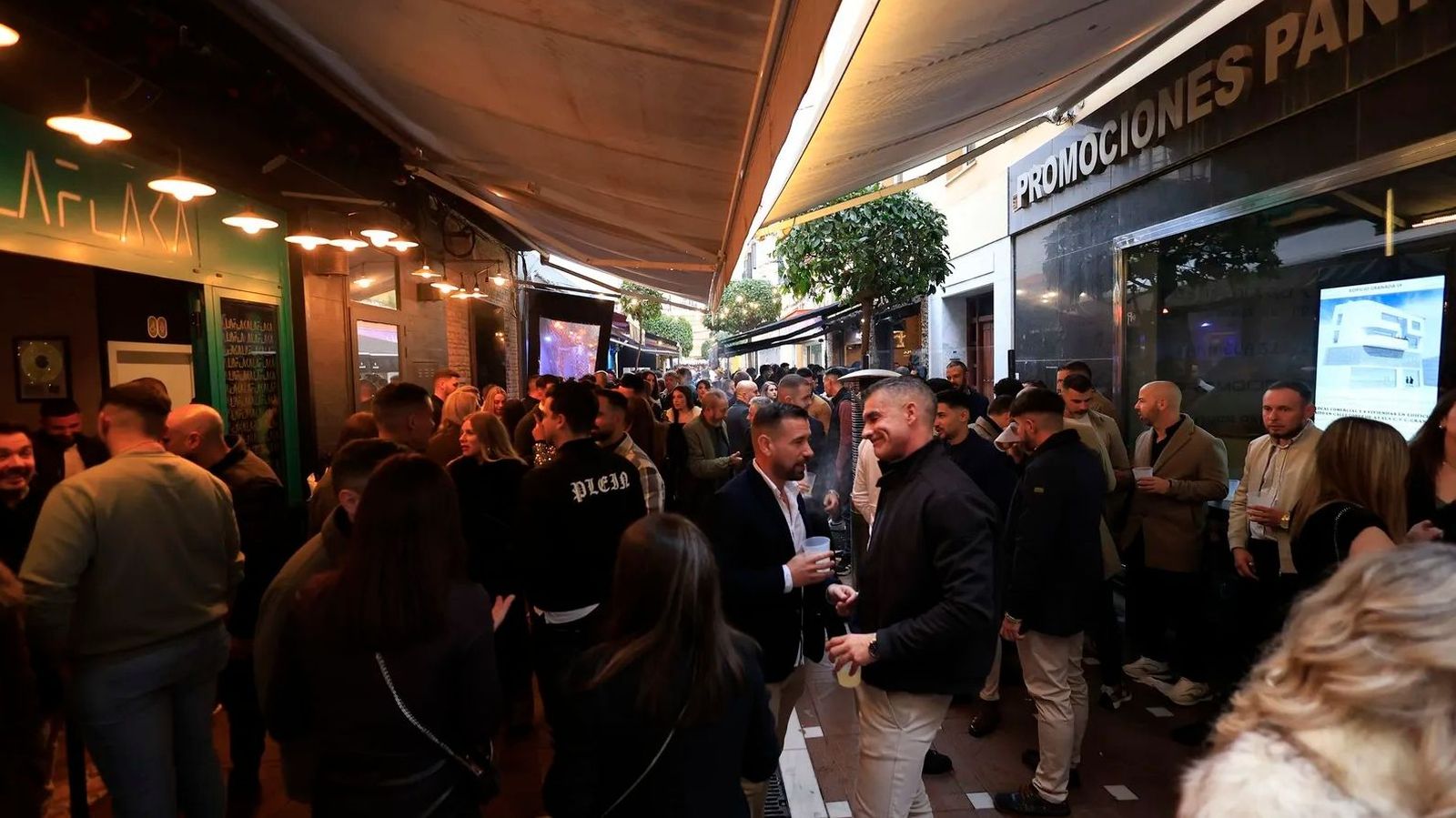 Tardeo de Nochevieja en el centro de La Línea.