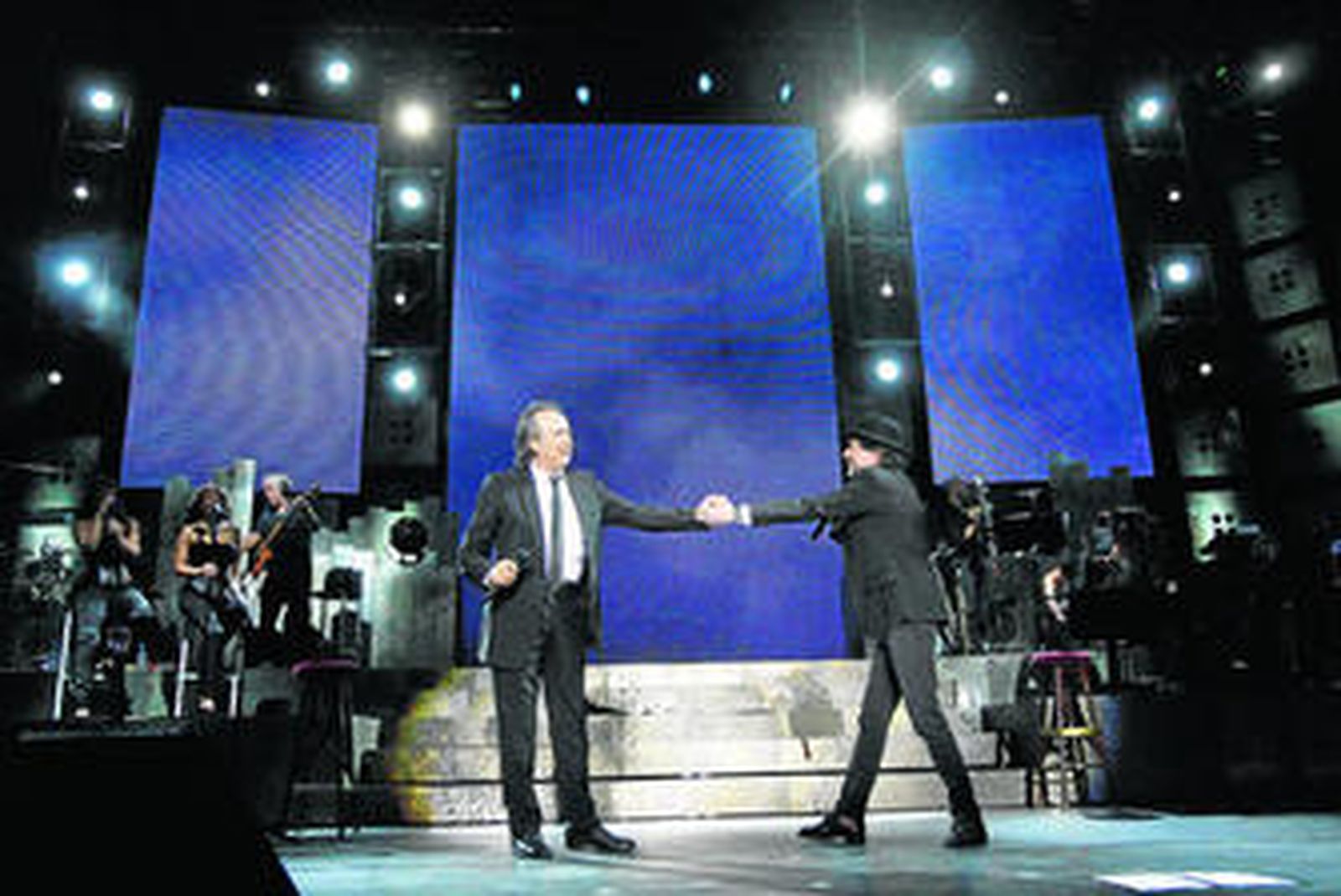 Serrat y Sabina, en el concierto del pasado jueves en la Axerquía.