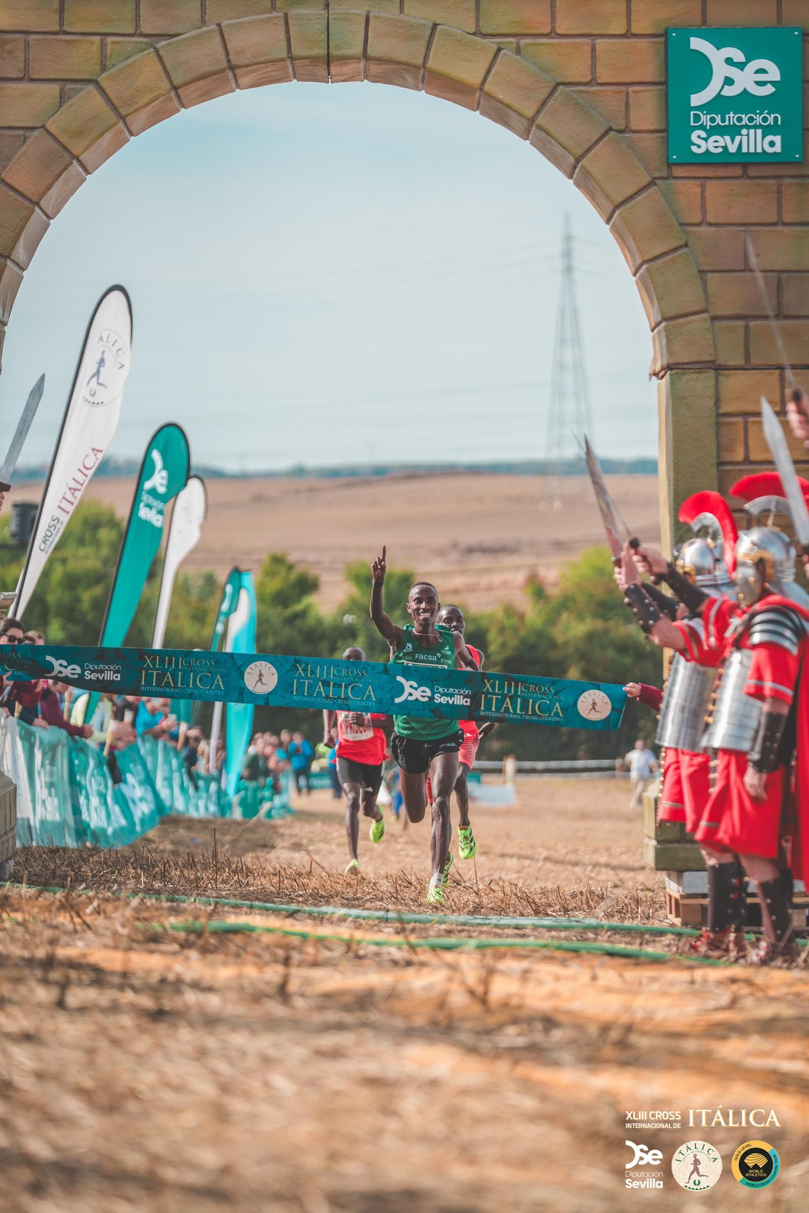 Búscate en las fotos del Cross de Itálica 2025 | 12
