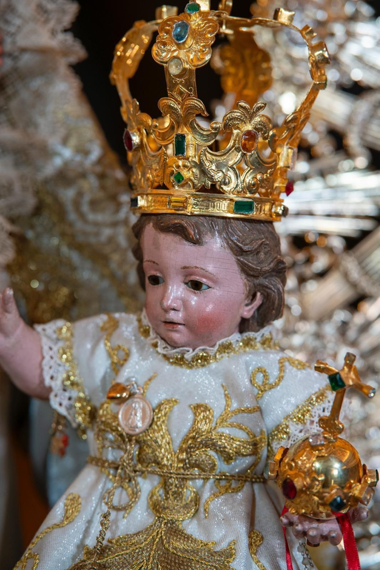 El Niño Jesús portando el traje que había sido robado