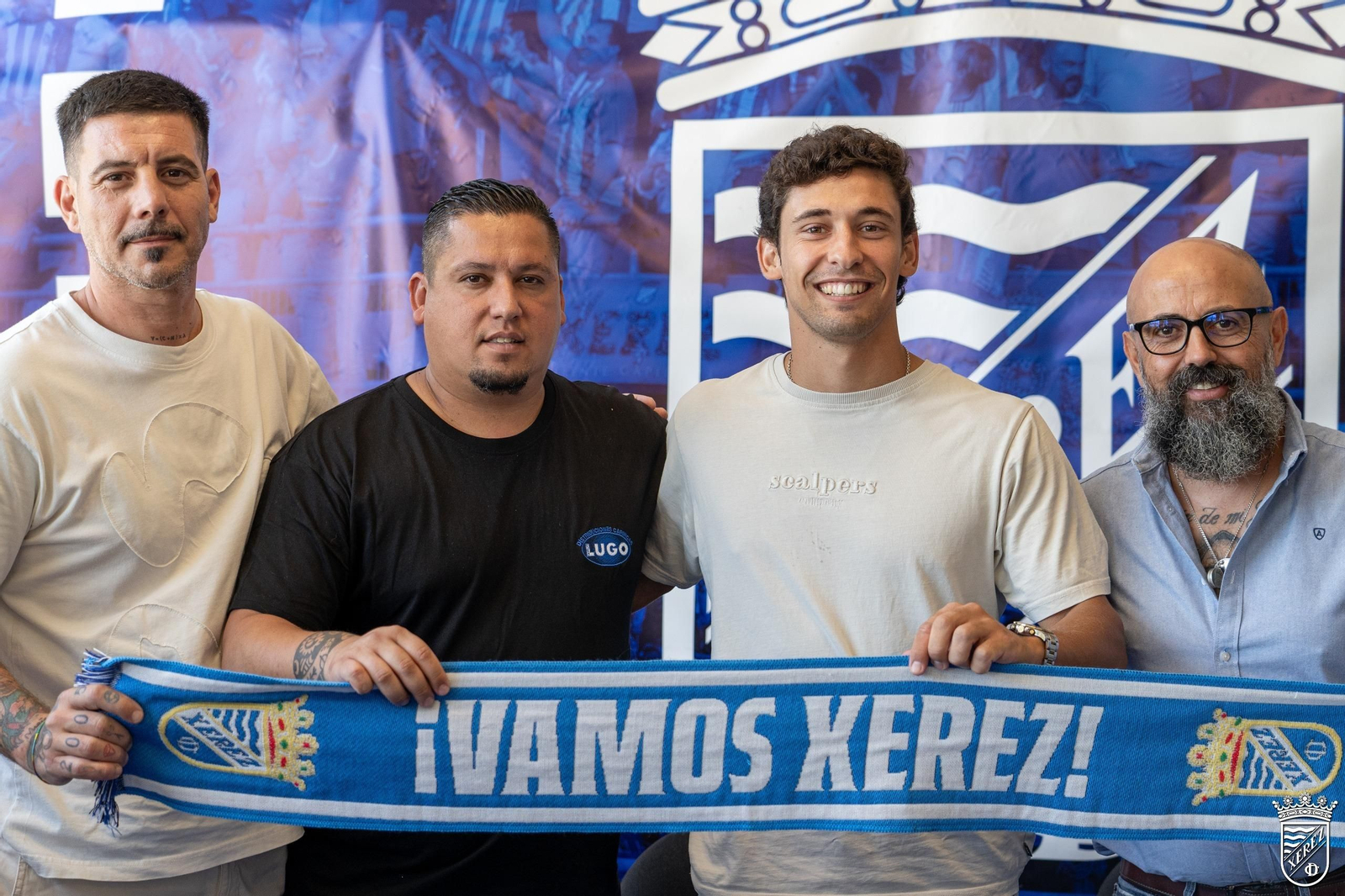 Jaime López, muy sonriente tras ser presentado como nuevo jugador del Xerez CD. Jaime López, muy sonriente tras ser presentado como nuevo jugador del Xerez CD.