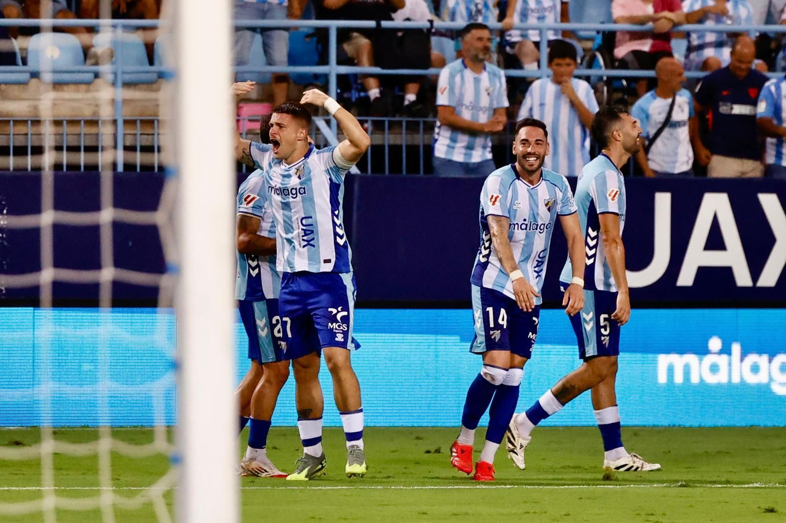 Las fotos de la chilena de Rafa Rodríguez que puso Málaga boca abajo