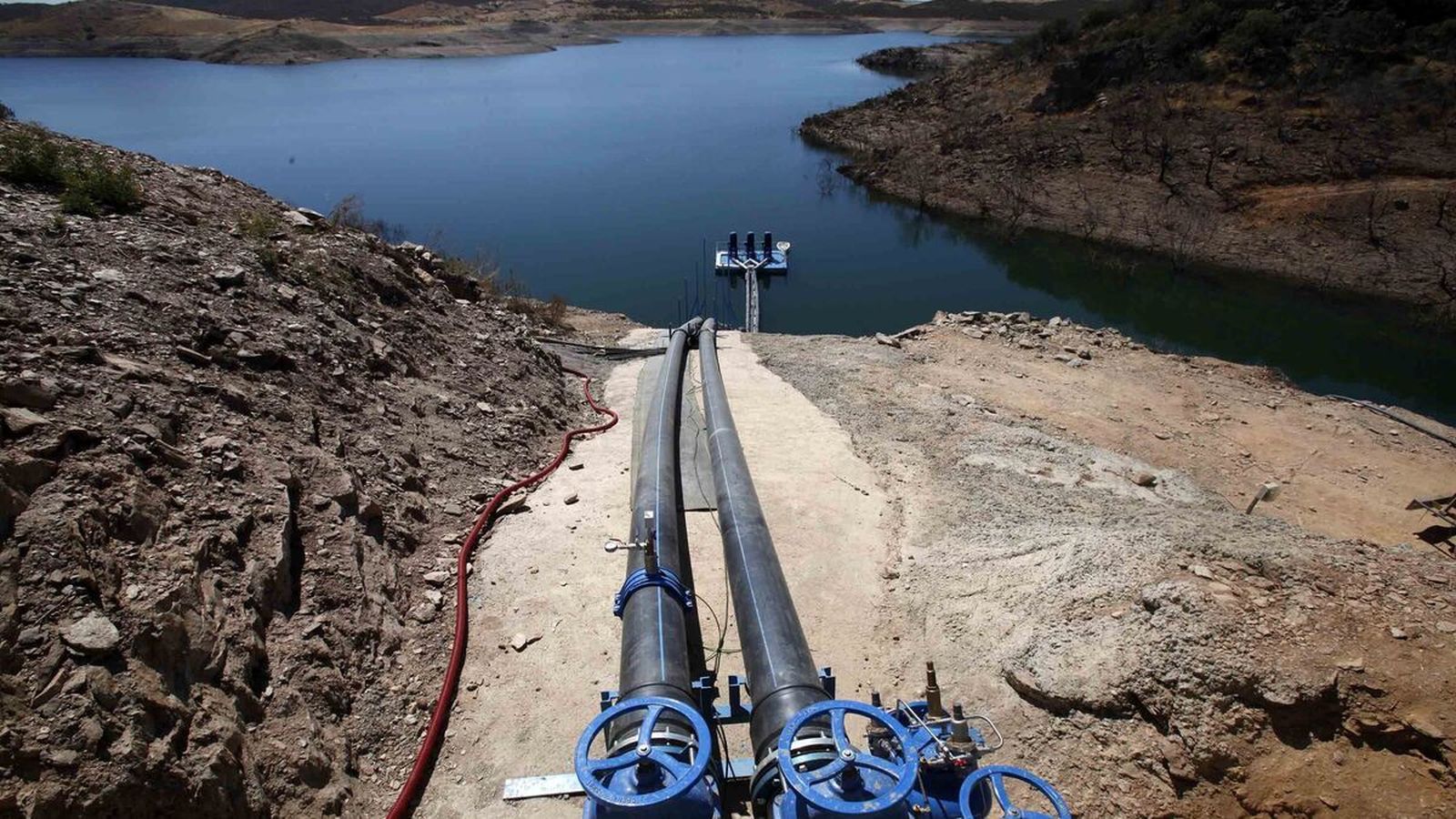 Captación de agua para riego en el embalse del Andévalo.