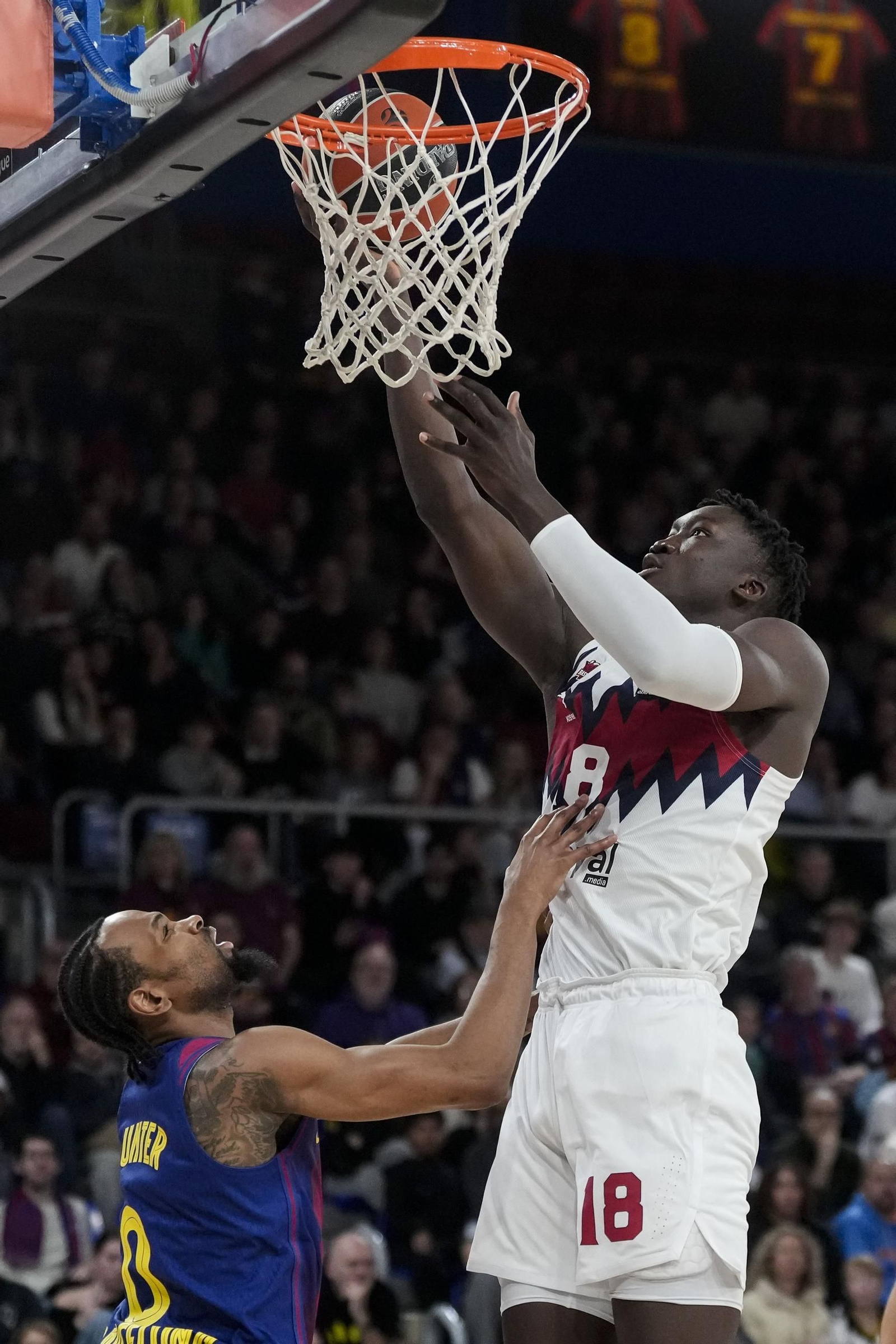 El Baskonia vendrá a Málaga tras tres prórrogas y derrota en el Palau en un partido histórico
