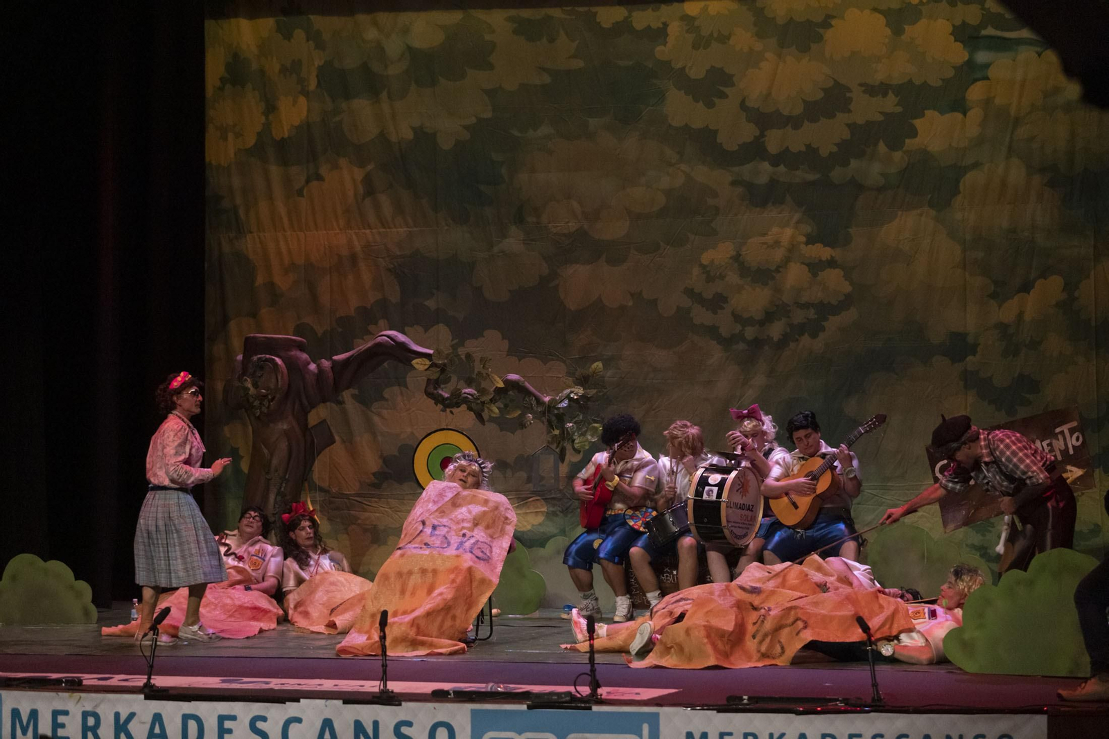 Imágenes de la actuación de la murga de Punta Umbría ‘¡Qué verano!’ en el Carnaval Colombino