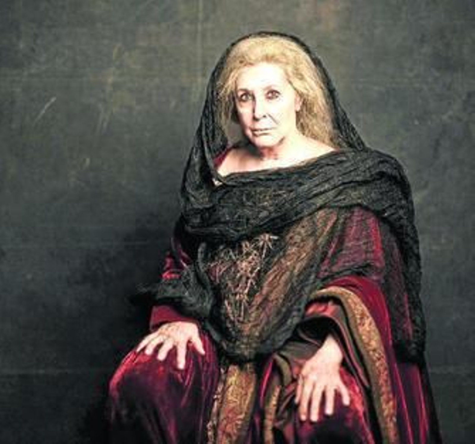 Concha Velasco realiza una gran interpretación como Hécuba.