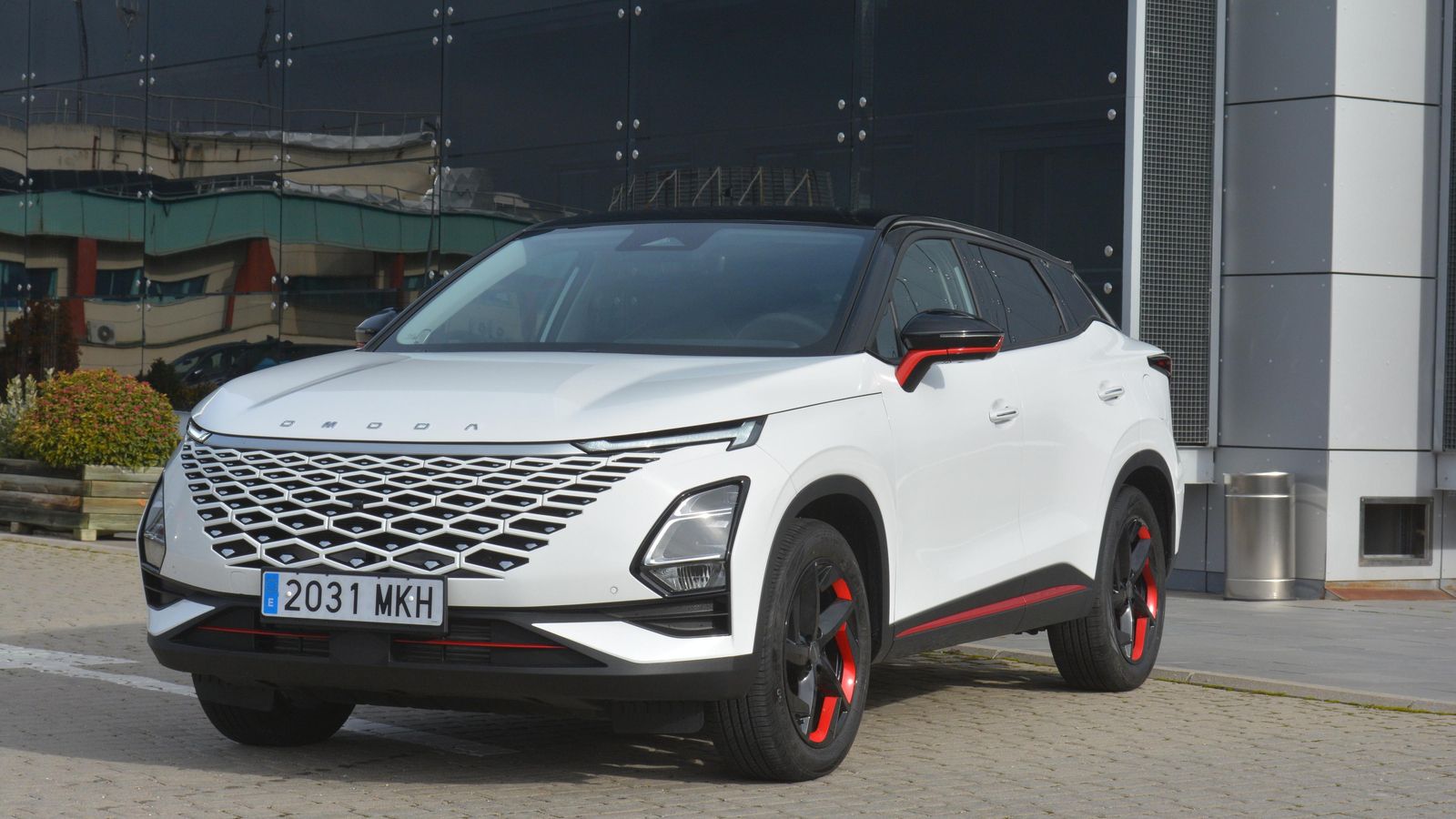 La parrilla y los grupos ópticos frontales, dos elementos que definen la personalidad de este SUV.