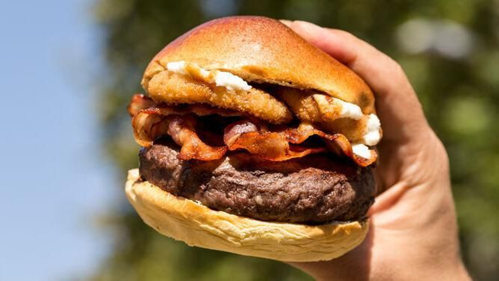Siete establecimientos de Sevilla compiten por servir la mejor hamburguesa de España.