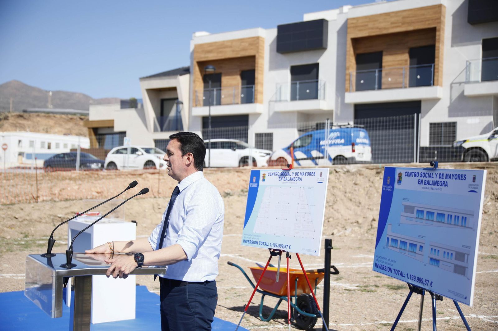 Las imágenes de la primera piedra del Centro de mayores en Balanegra