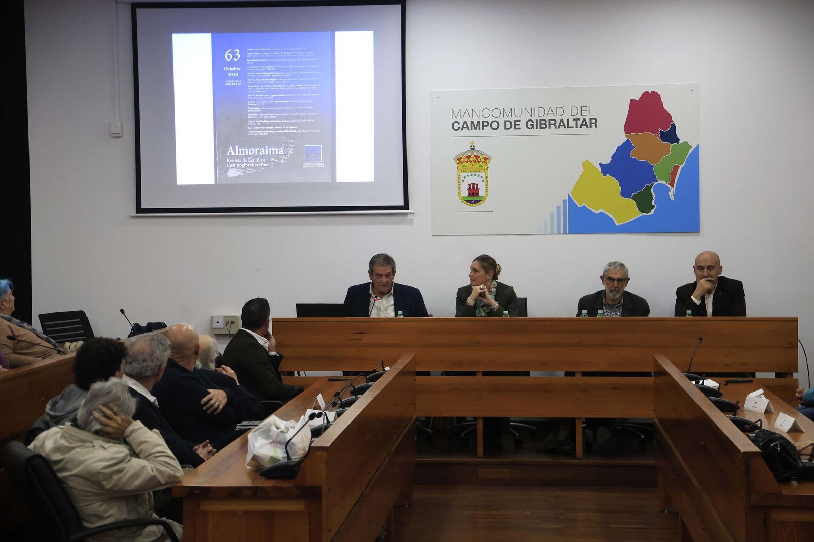 Las fotos de la presentación de las dos nuevas guías del patrimonio del Campo de Gibraltar