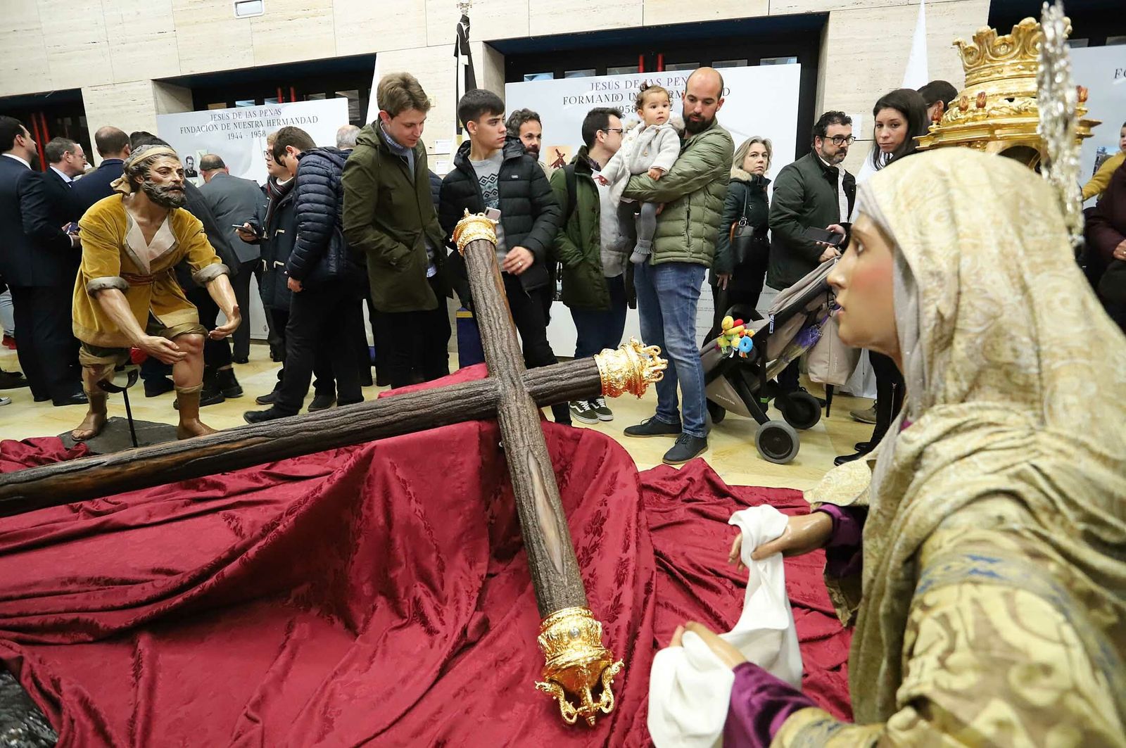 Imágenes de la exposición de la Hdad de las Tres Caídas en la Casa Colón