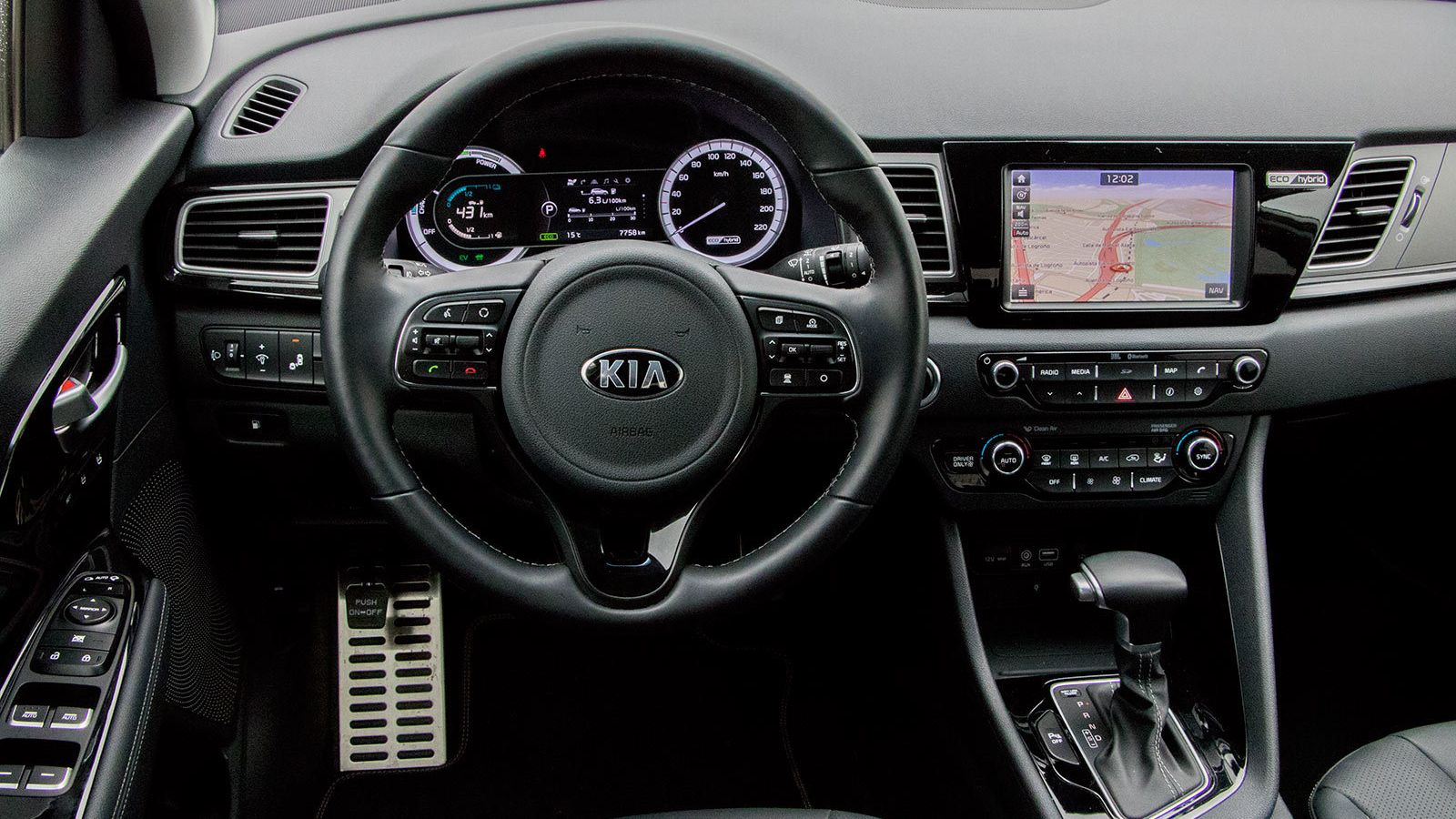 Del interior nos quedamos con la pantalla táctil de gran tamaño.