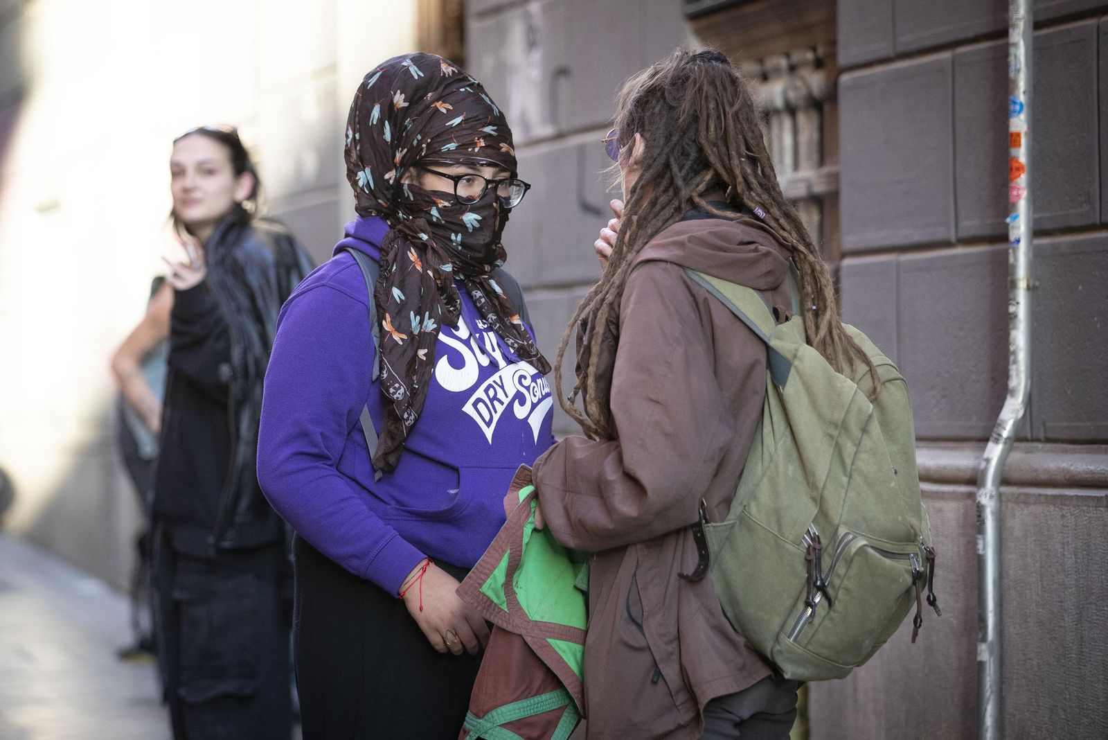 Todas las imágenes de la concentración frente al edificio okupado en el centro de Granada