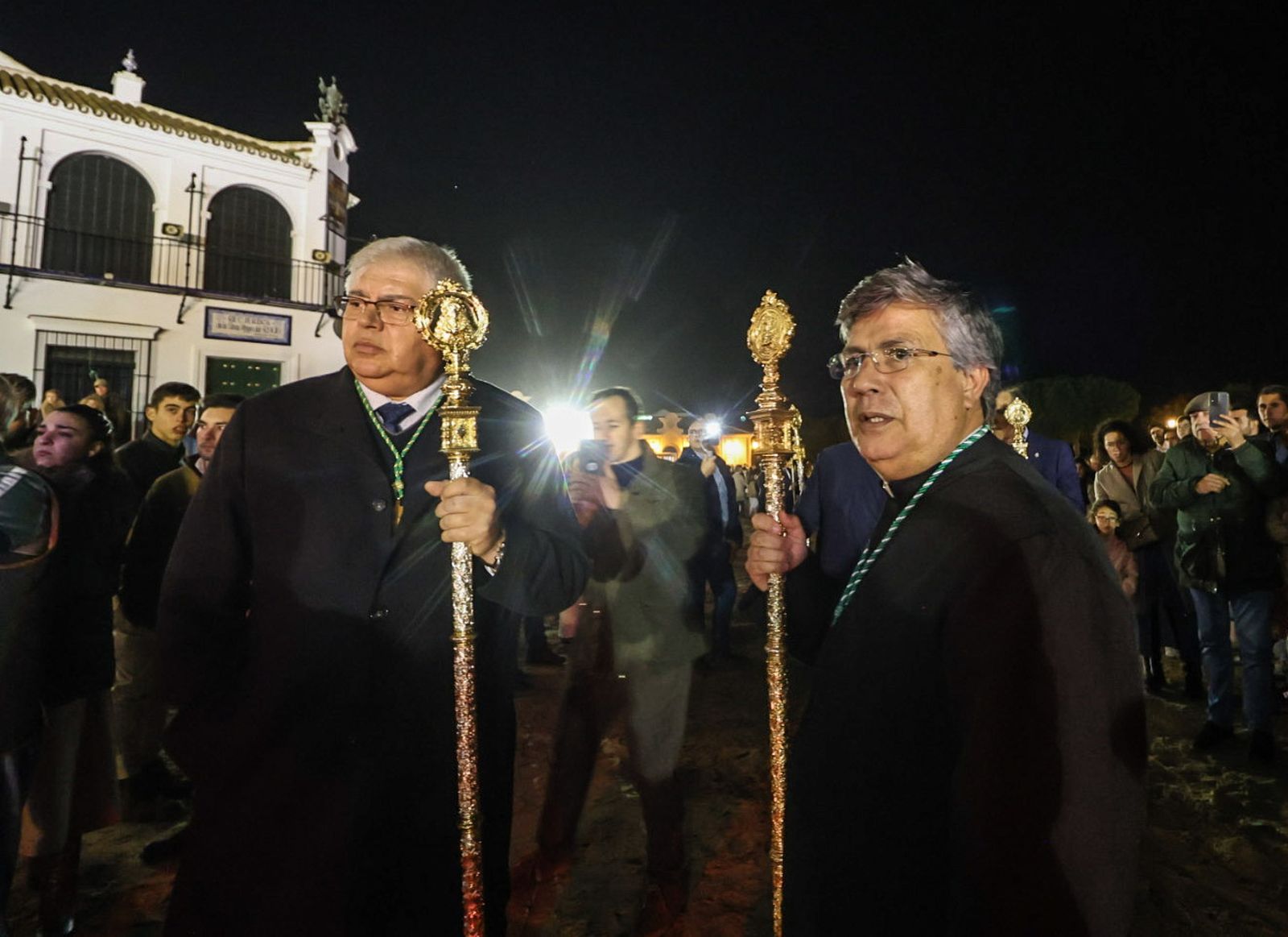 Fotografías de ambiente y del rezo del Rosario por el entorno de la Ermita de la Virgen del Rocío con motivo de la Candelaria