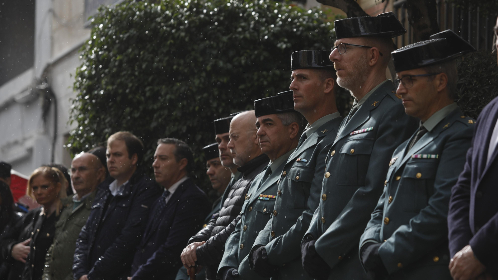 Las fotos de la concentración silenciosa por la muerte de dos guardias civiles en Barbate