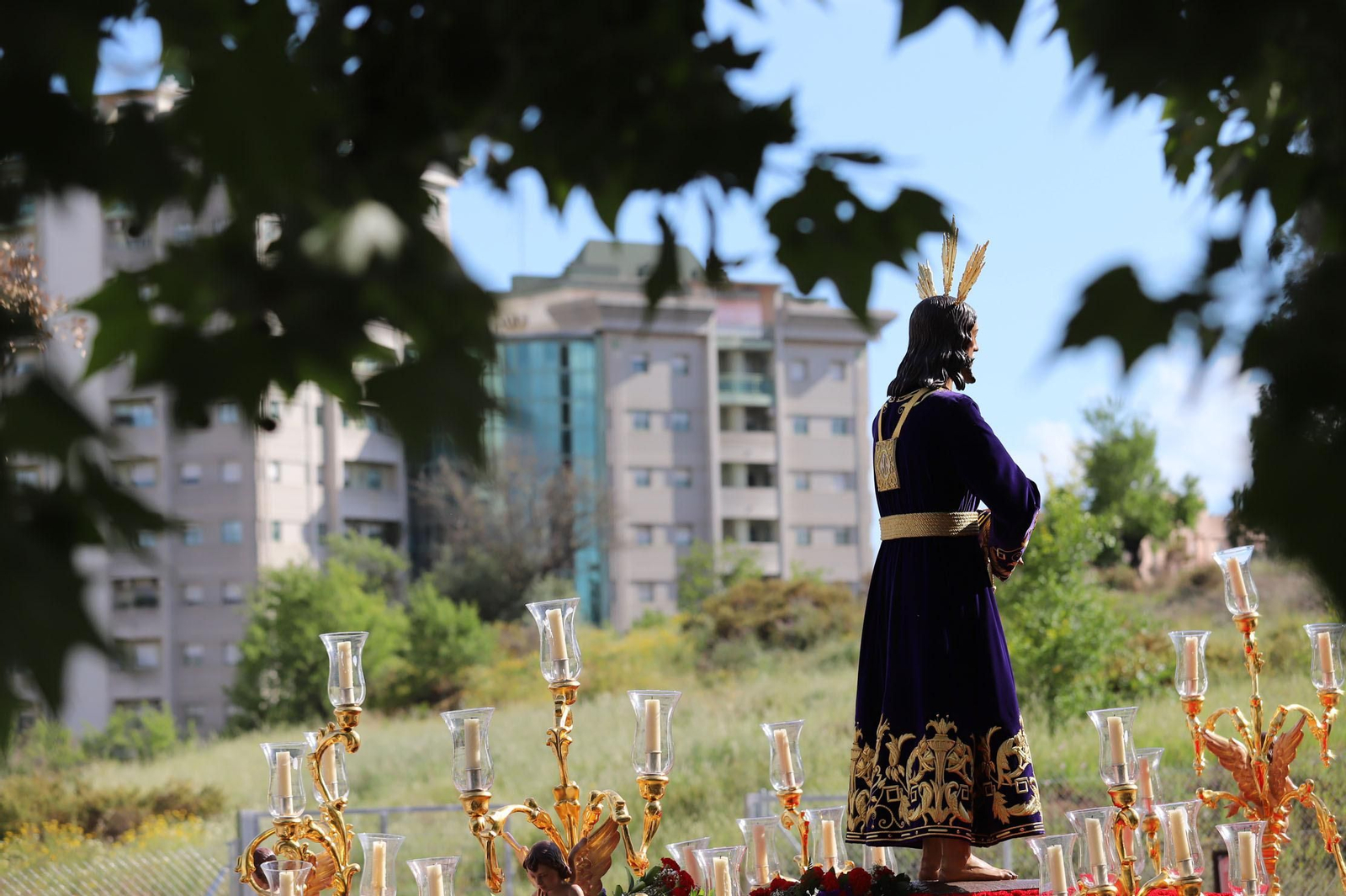 Imágenes del recorrido de la Hermandad del Cristo Cautivo de Huelva