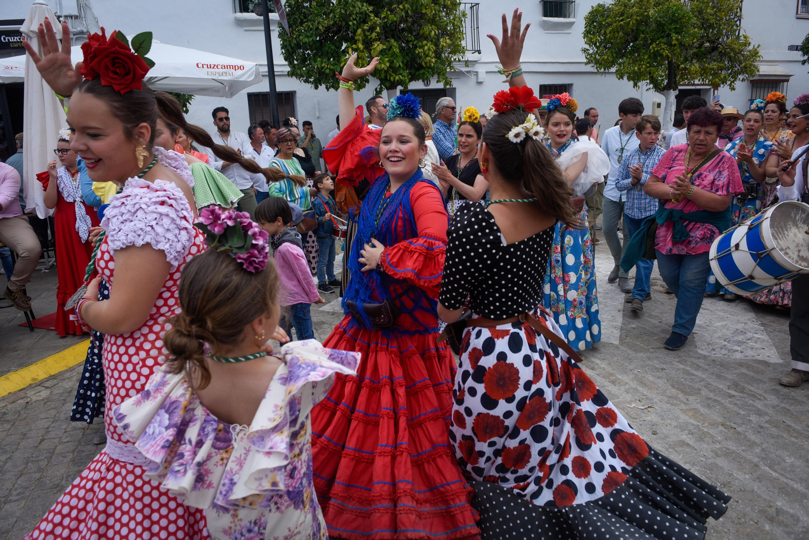 El paso de las Hermandades de El Rocío por Villamanrique, en imágenes