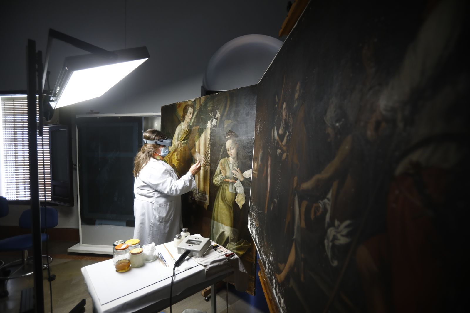 Trabajos de restauración en el Bellas Artes de Córdoba.