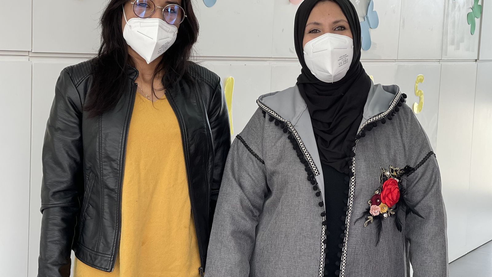 Rachid a Qiyaoui y Samira Solhi, madres.