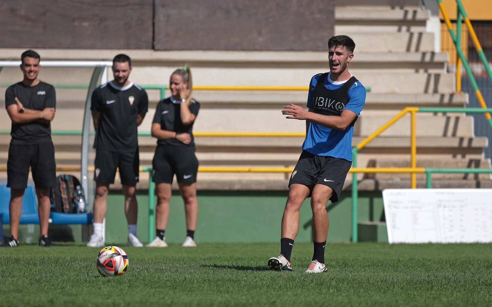 Fotos del primer entrenamiento del Algeciras CF de la pretemporada 2024/2025 en Los Barrios