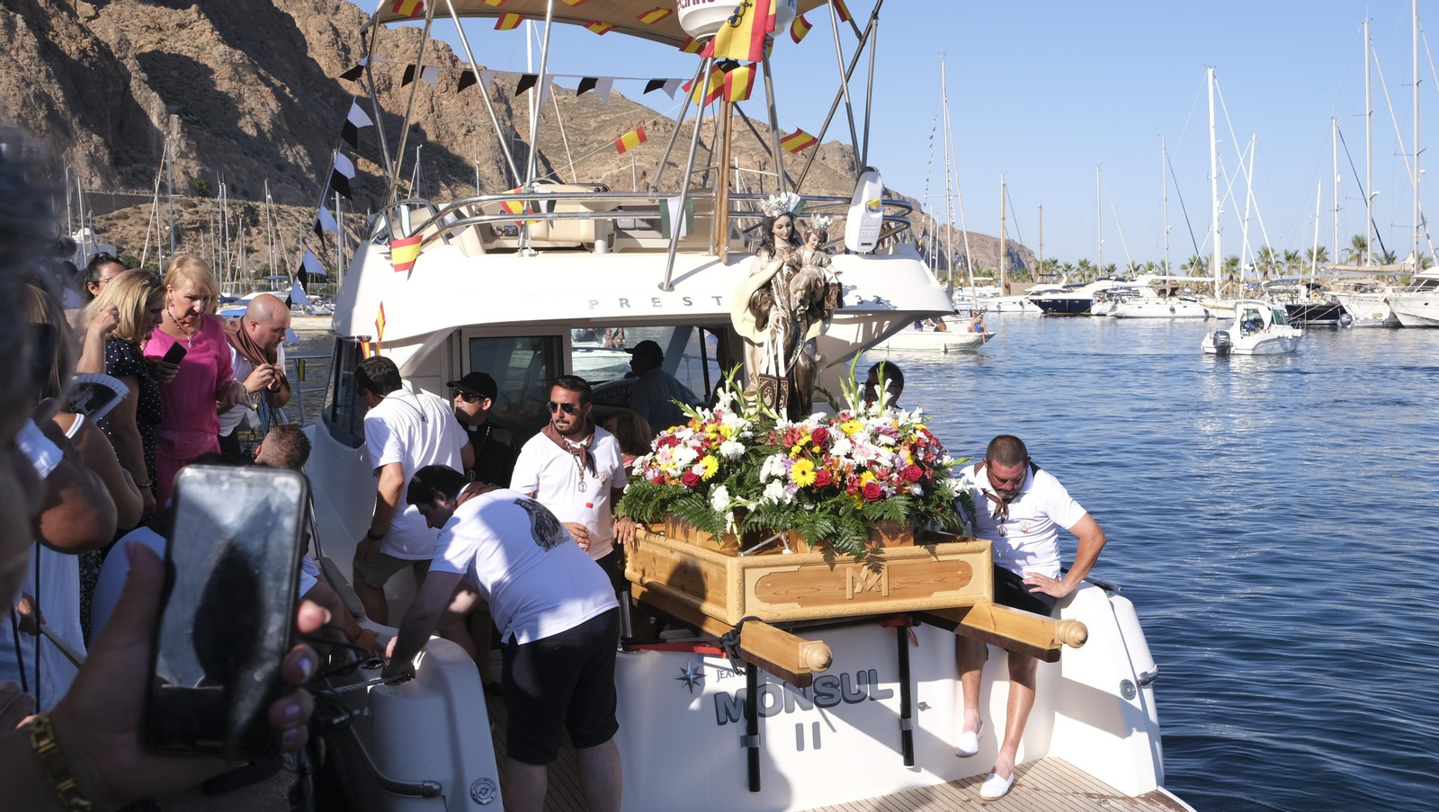 Procesión marinera de la Virgen del Carmen en Aguadulce