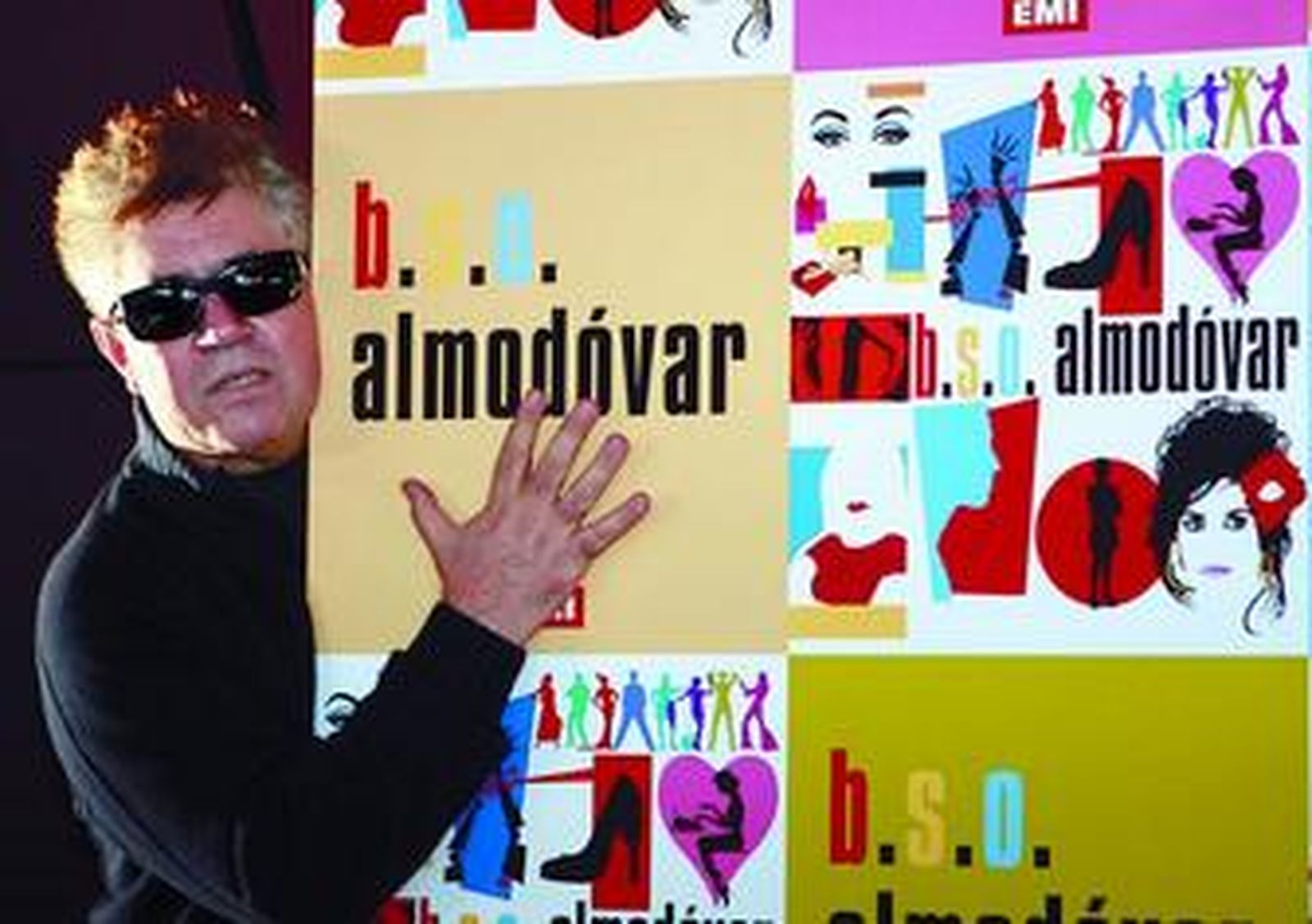 Pedro Almodóvar, ayer, durante la presentación del CD 'B.S.O', que recoge las bandas sonoras de sus películas .