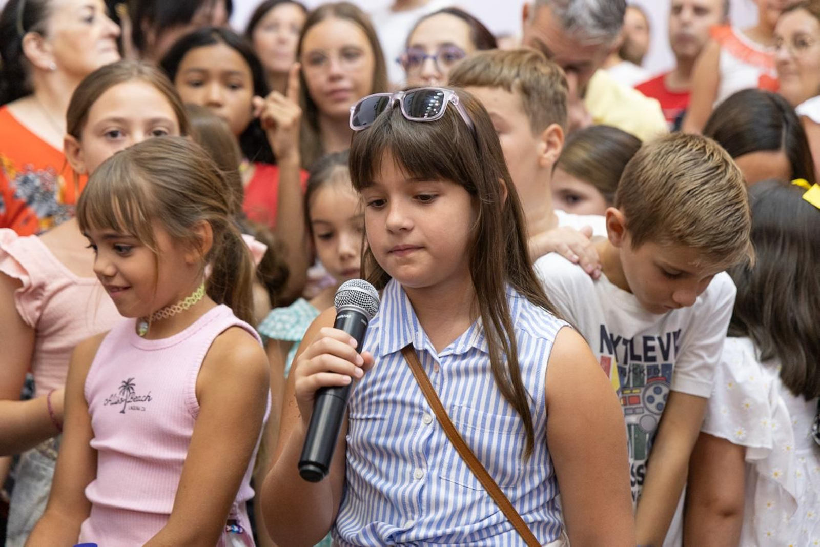 Recibimiento en el Salón de Plenos del Ayuntamiento de Lucas Paulano, el joven talento ganador de La Voz Kids 2025