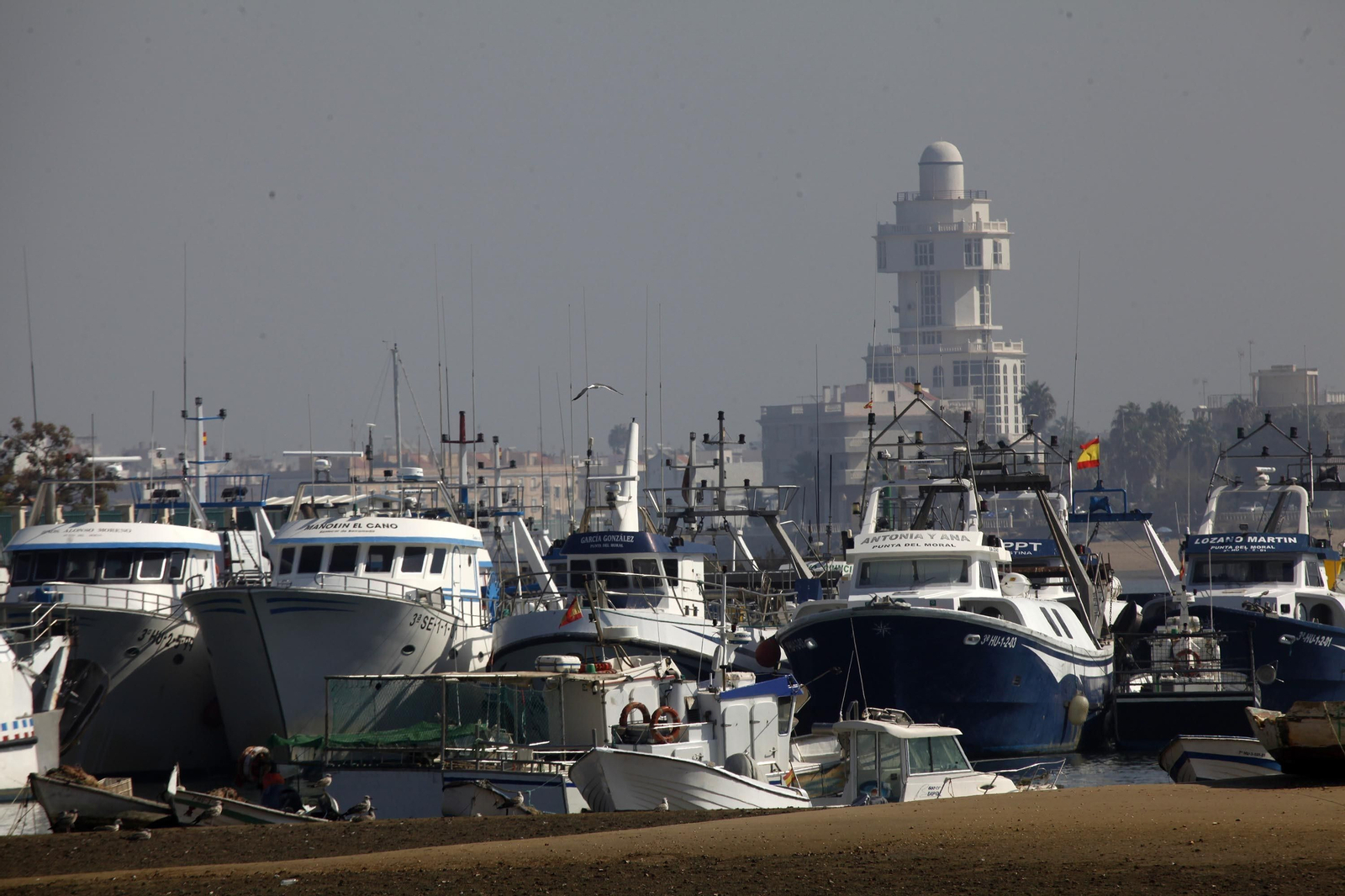 La flota de Punta del Moral permanecerá amarrada durante 46 días.