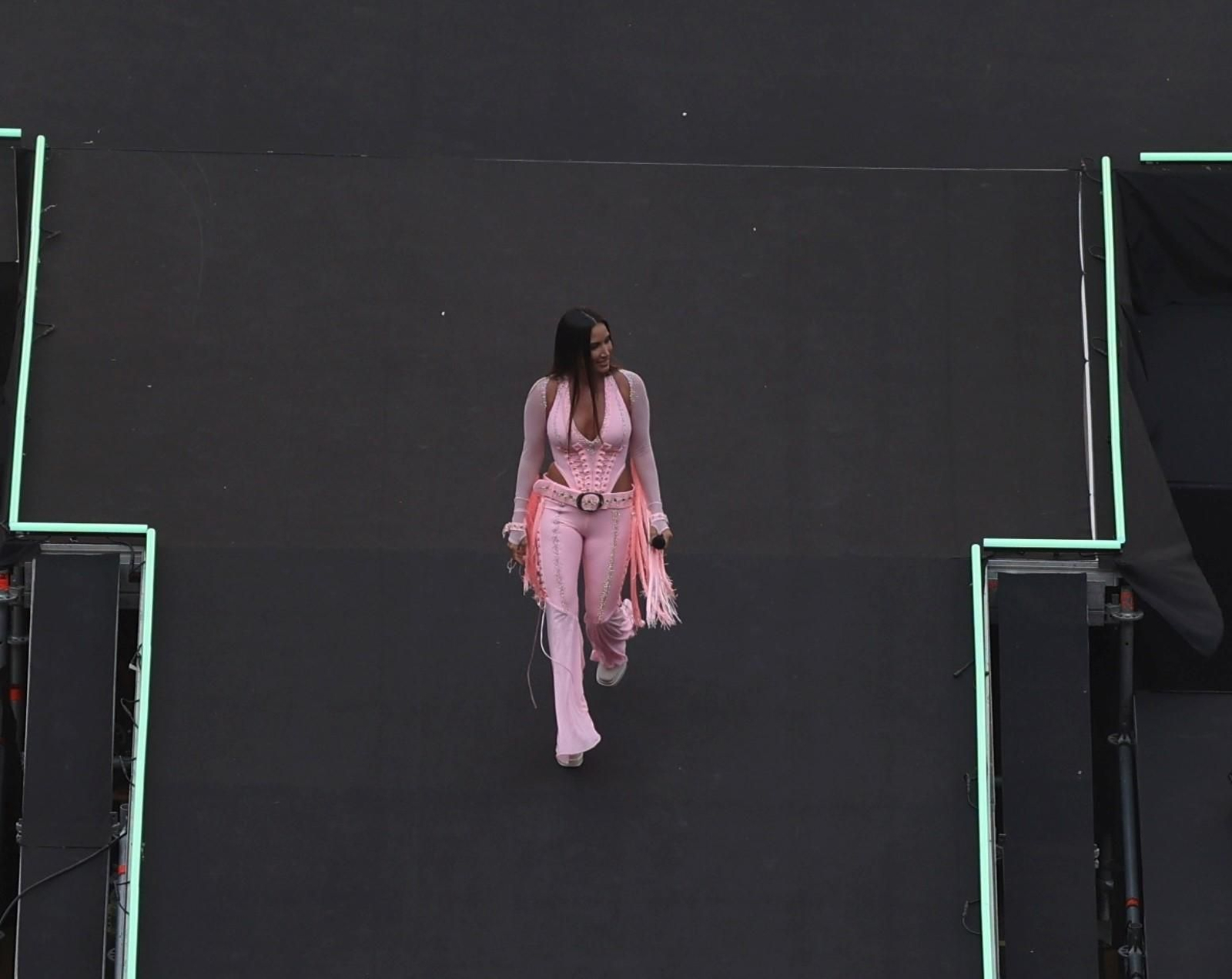 Las imágenes del lleno en el estado de la Cartuja por la Velada del Año 5