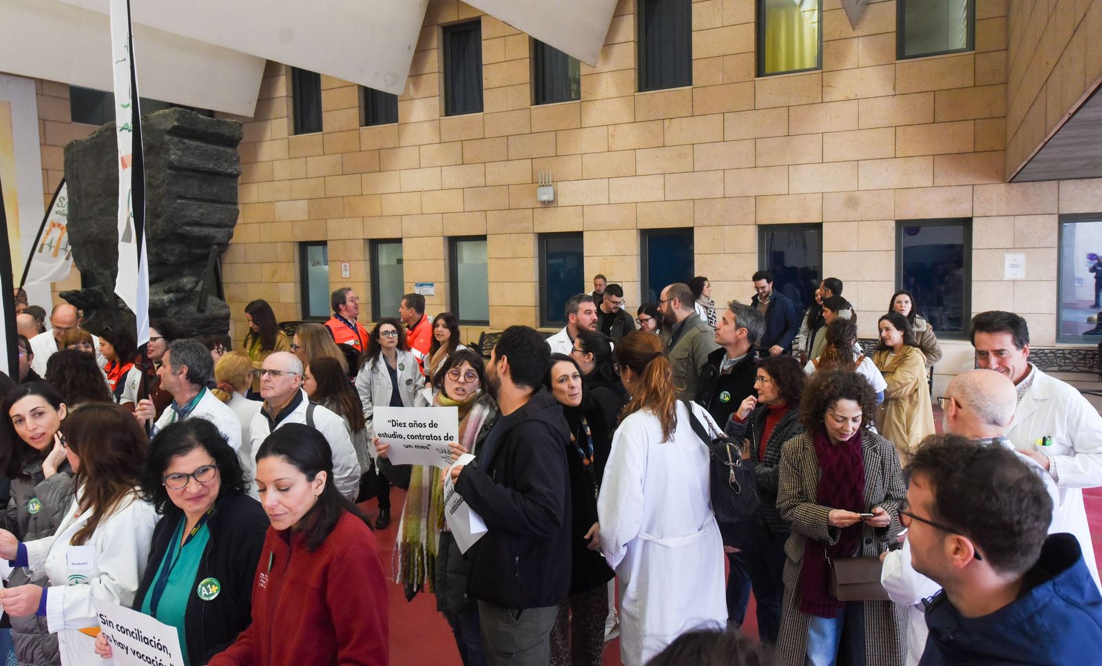 Las imágenes de la marcha de los médicos cordobeses por un estatuto propio y la mejora de sus condiciones laborales