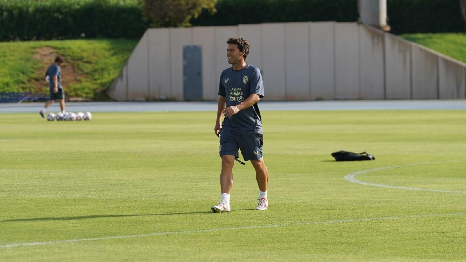 El técnico catalán sonríe durante una de las sesiones de pretemporada.