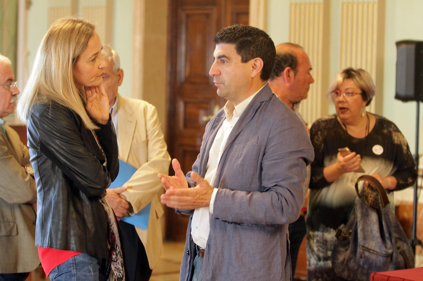 Imágenes de la Mesa de los Fosfoyesos celebrada en el ayuntamiento