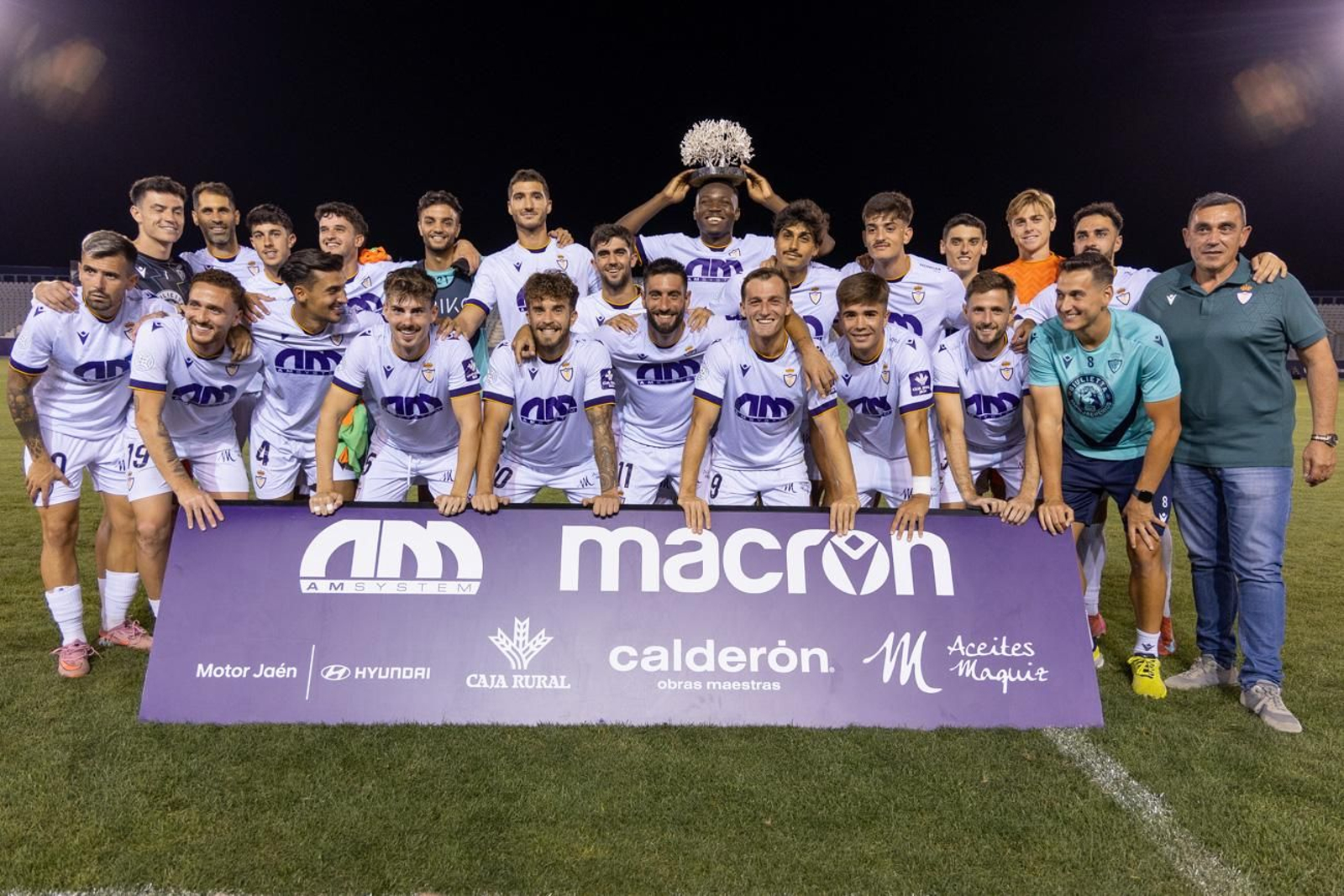 Las mejores imágenes del Real Jaén 3 - 2 Granada CF en el XLI Trofeo del Olivo