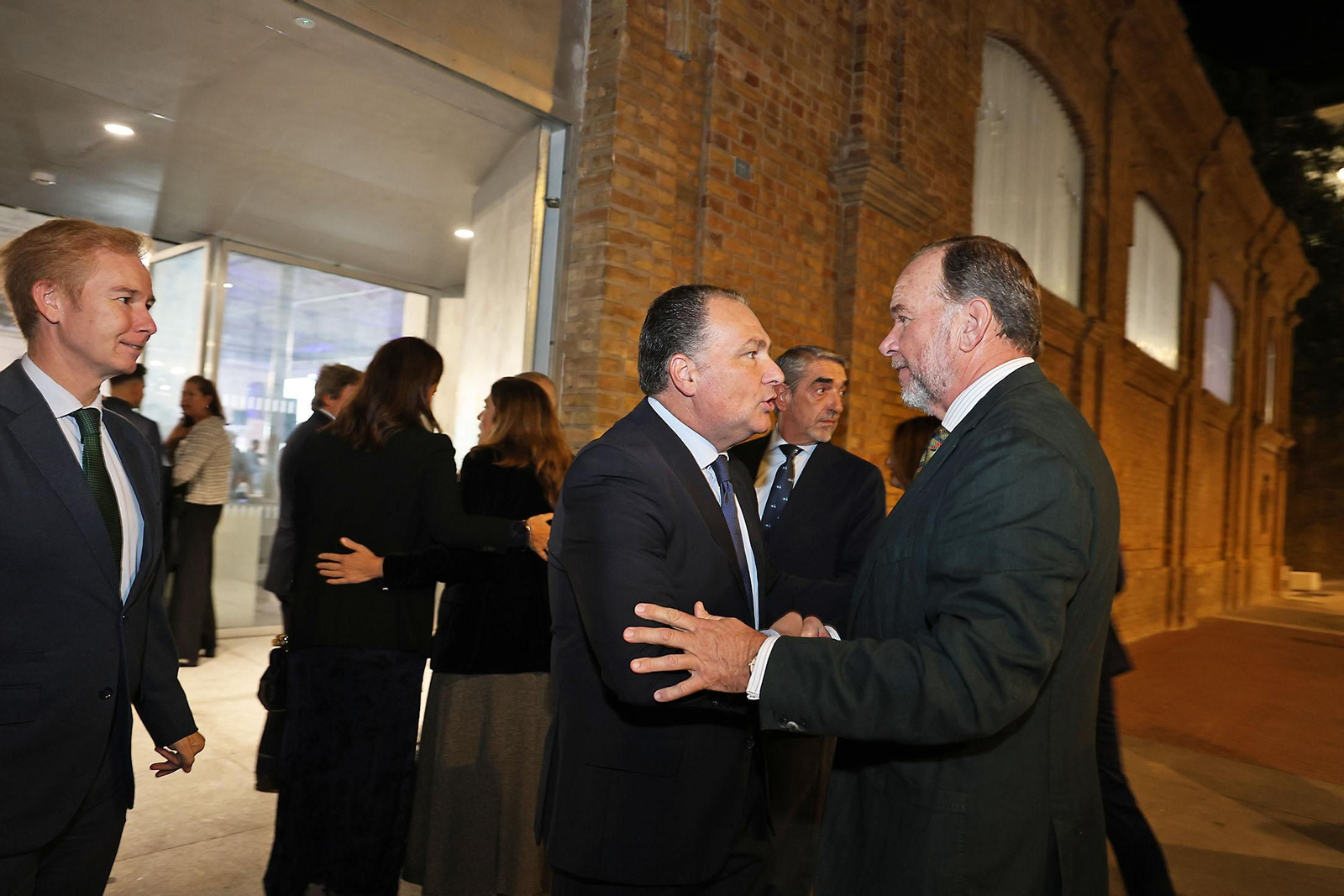 Imágenes de los invitados a la gala de los  37 premios Onubenses del Año