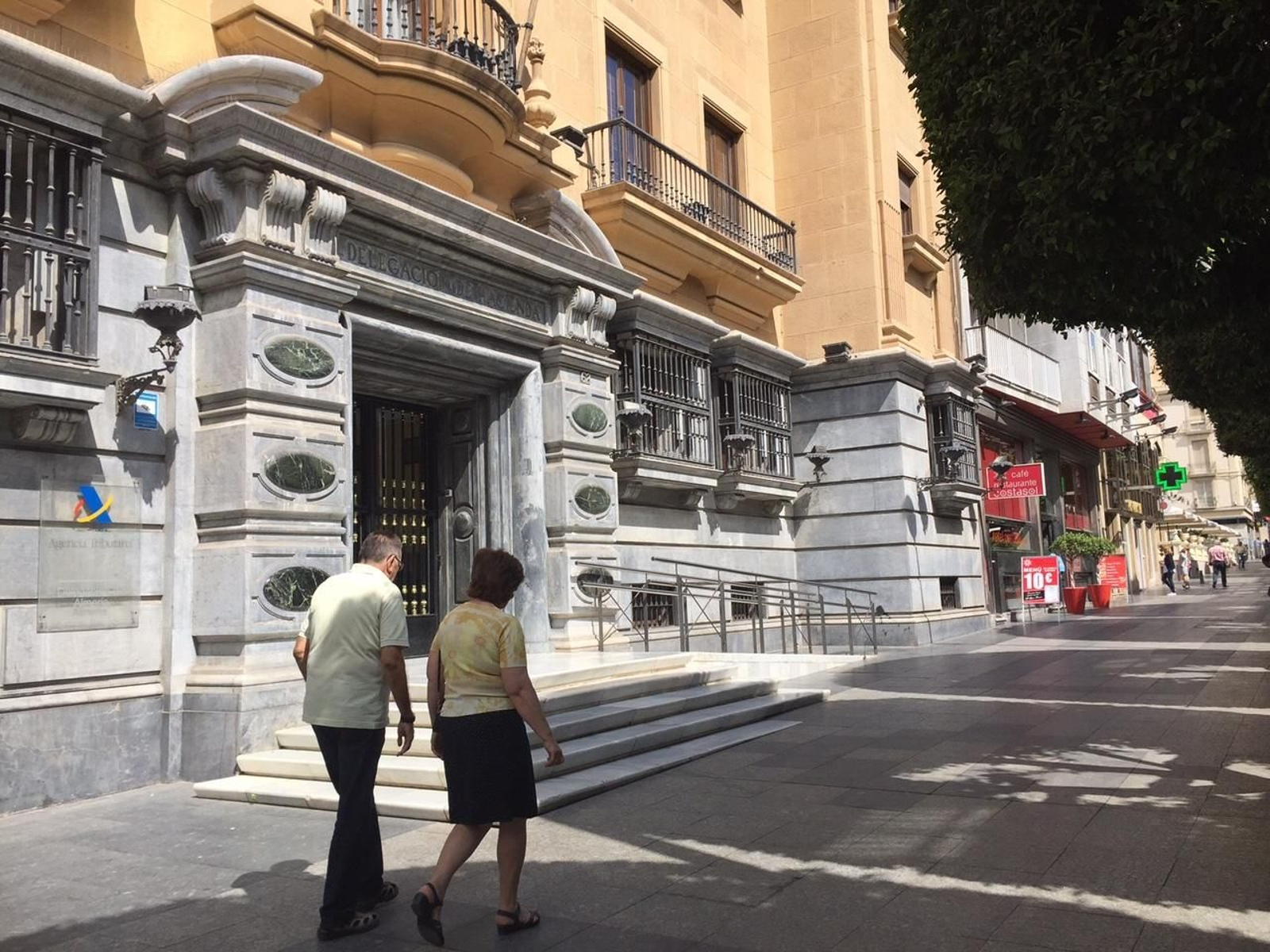 Sede de la Agencia Tributaria en Almería.