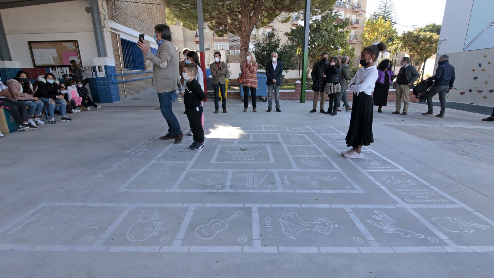 Presentación de la 'oca flamenca' en el colegio San Juan de Dios