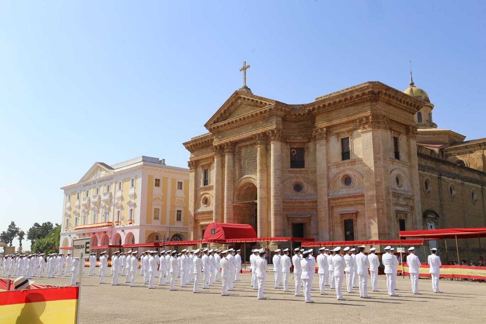 Entrega de despachos en la Escuela de Suboficiales de la Armada