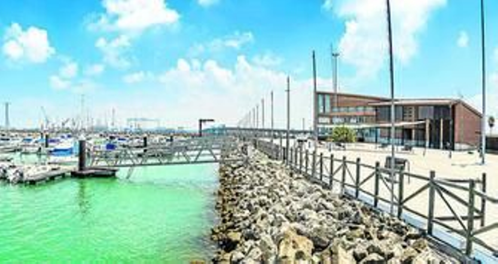 El Grupo Municipal Popular pide que se habilite la residencia del Centro Náutico Elcano para centro de recepción de refugiados.