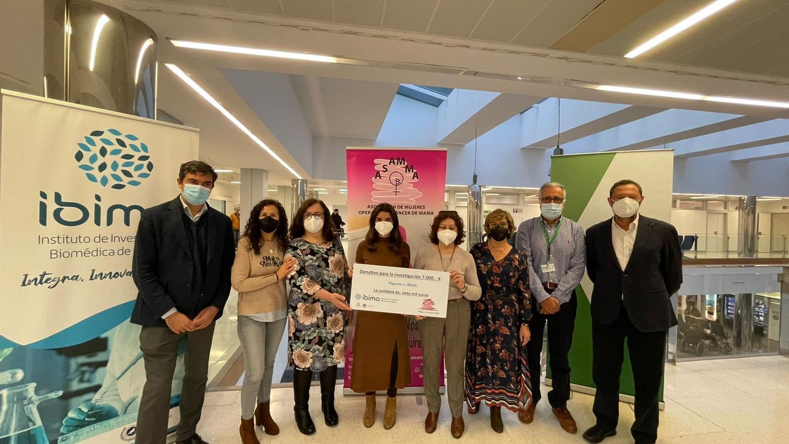 Momento de entrega de la donación.