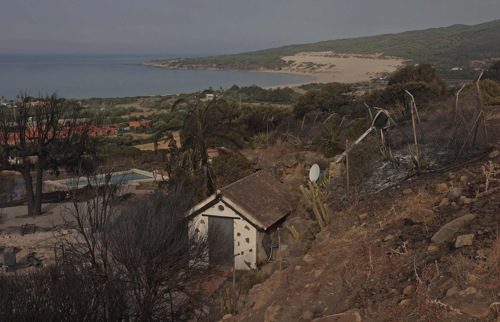 Fotos del incendio forestal de Torre de la Peña en Tarifa