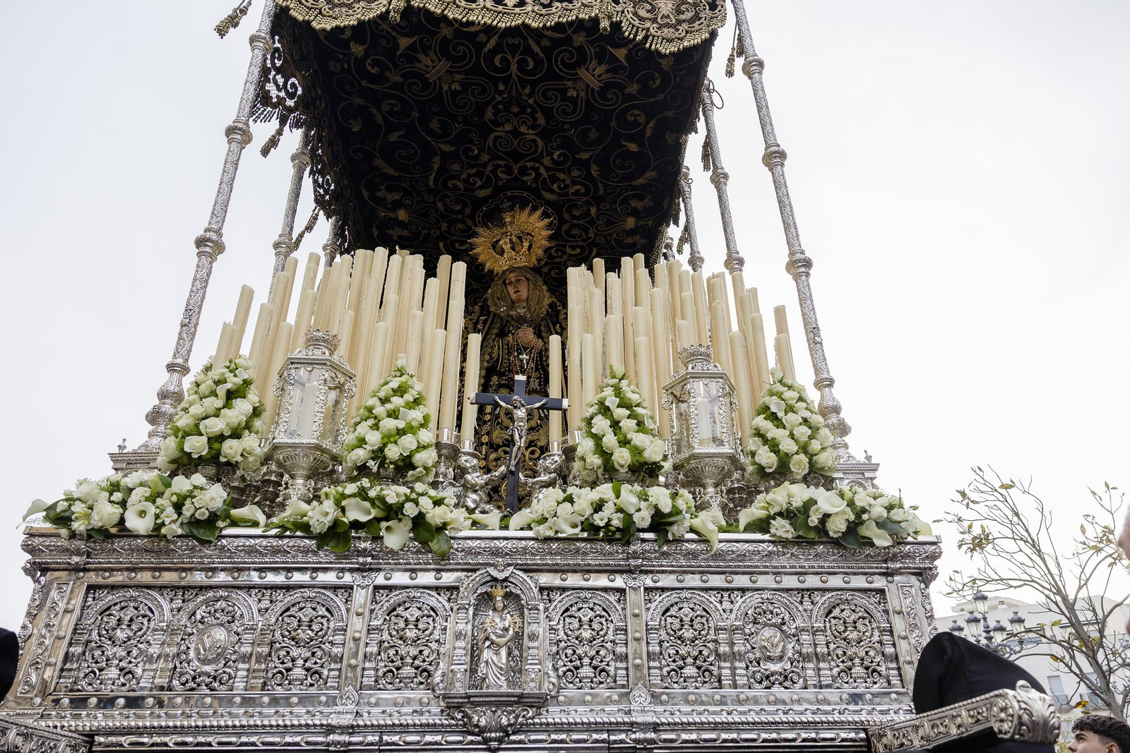 Imágenes de la procesión de la Virgen de los Dolores de Servitas en Cádiz