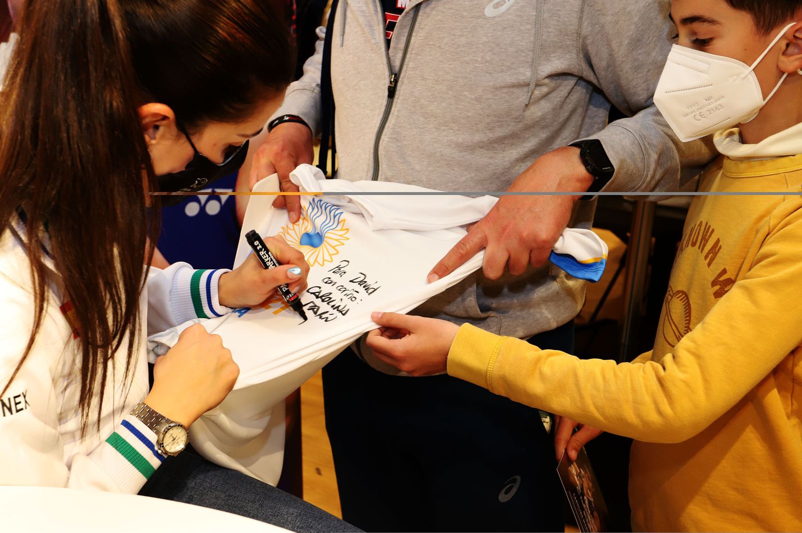 Huelva 2021: Carolina Marín firma autógrafos en el Corte Inglés de Huelva durante el Mundial de Bádminton