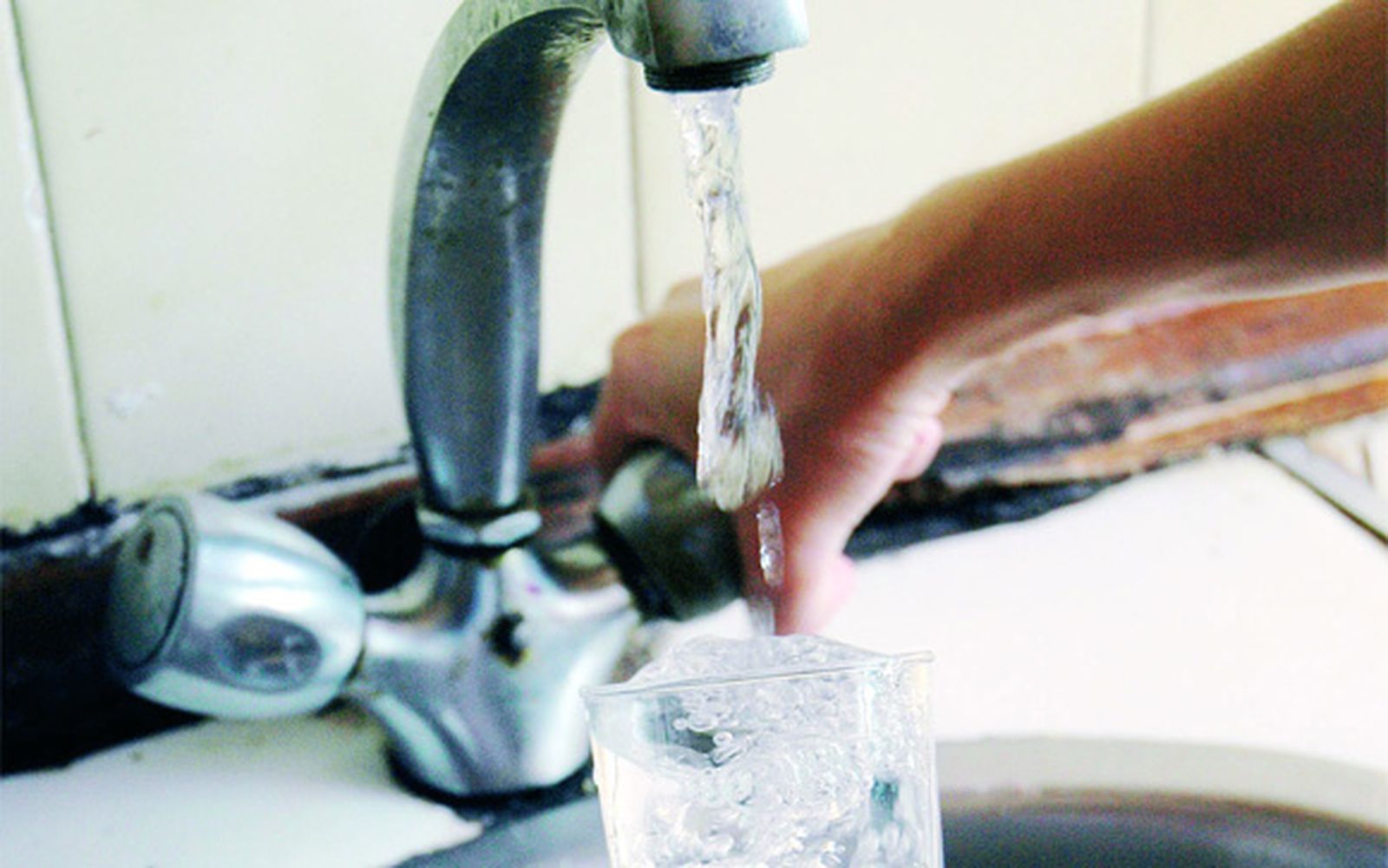 Muchos usuarios gaditanos pueden ver incrementado su recibo de agua.