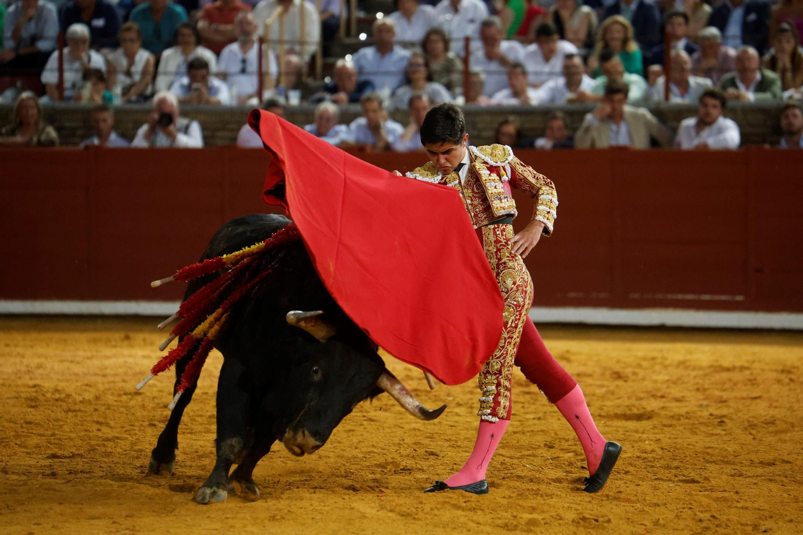 Manuel Román, Juan Ortega y Roca Rey, en la plaza de toros de Córdoba