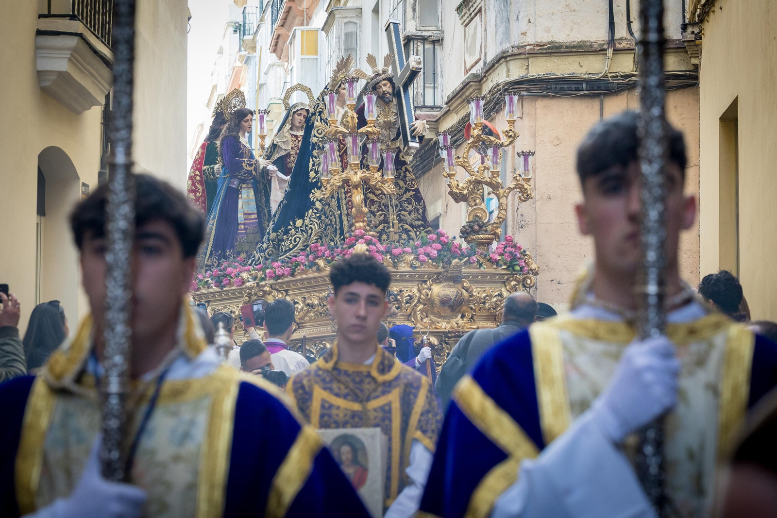 Imágenes de la salida de Afligidos en la Semana Santa de Cádiz 2025