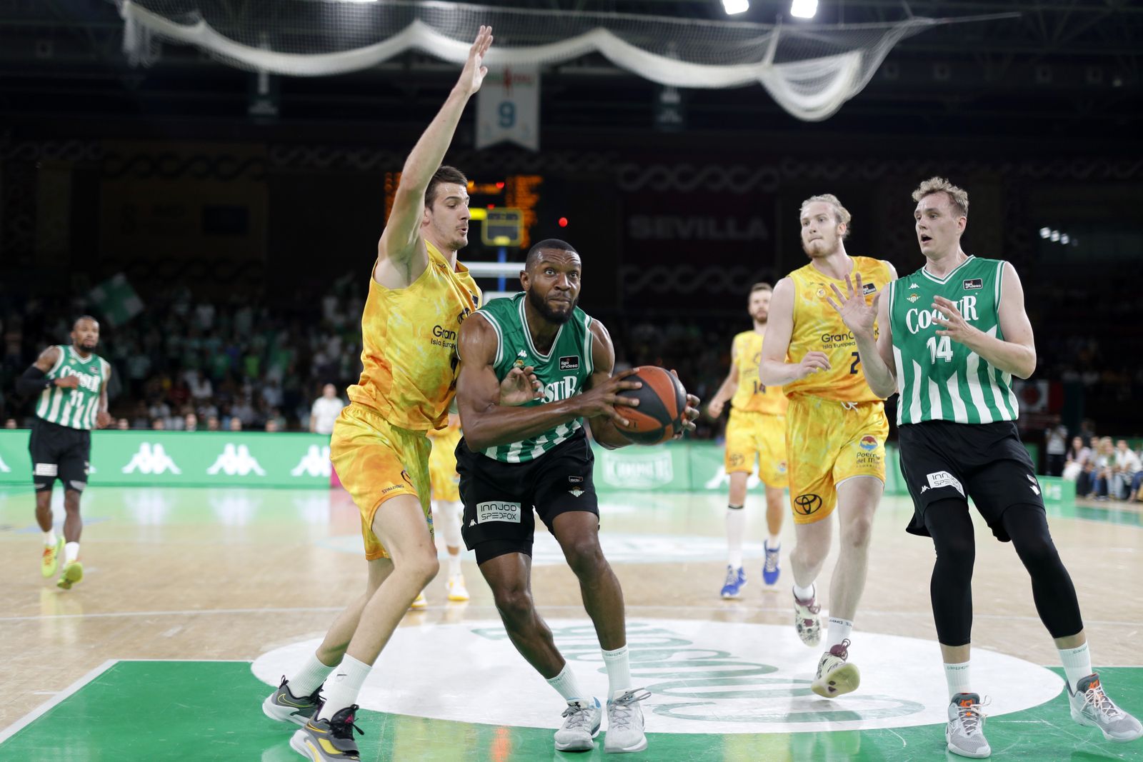 Las imágenes de la salvación del Coosur Betis