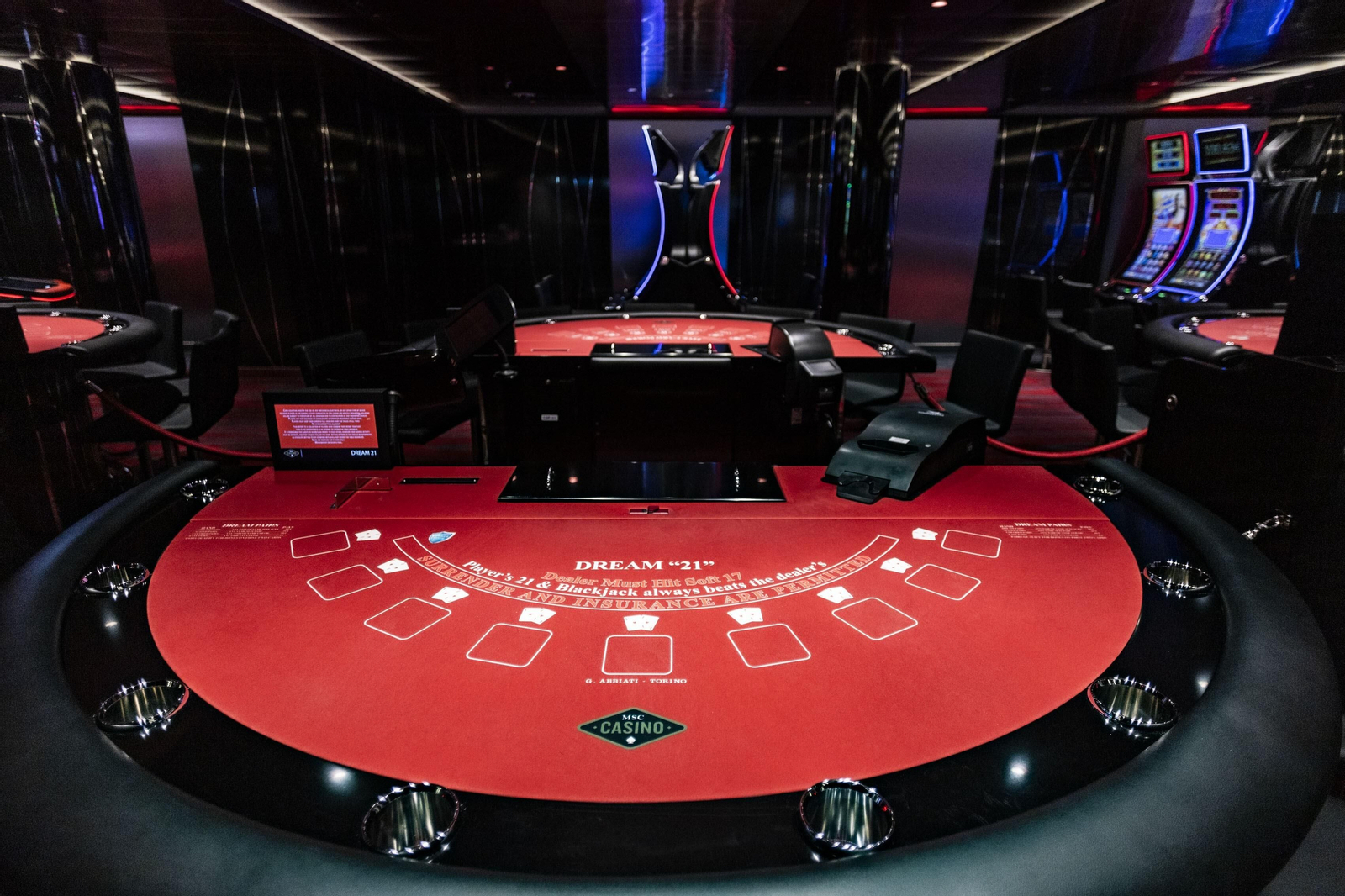 Imágenes de la visita del crucero MSC Euribia al puerto de Cádiz