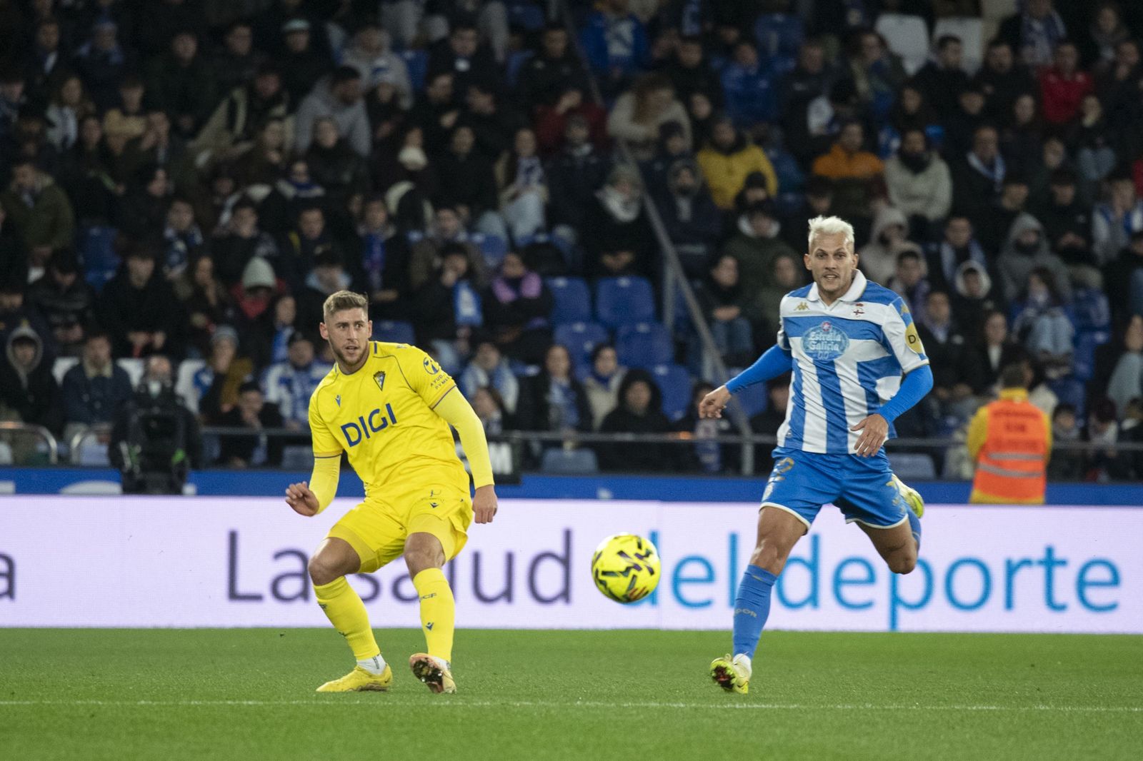 Jorge Moreno en un lance del partido.